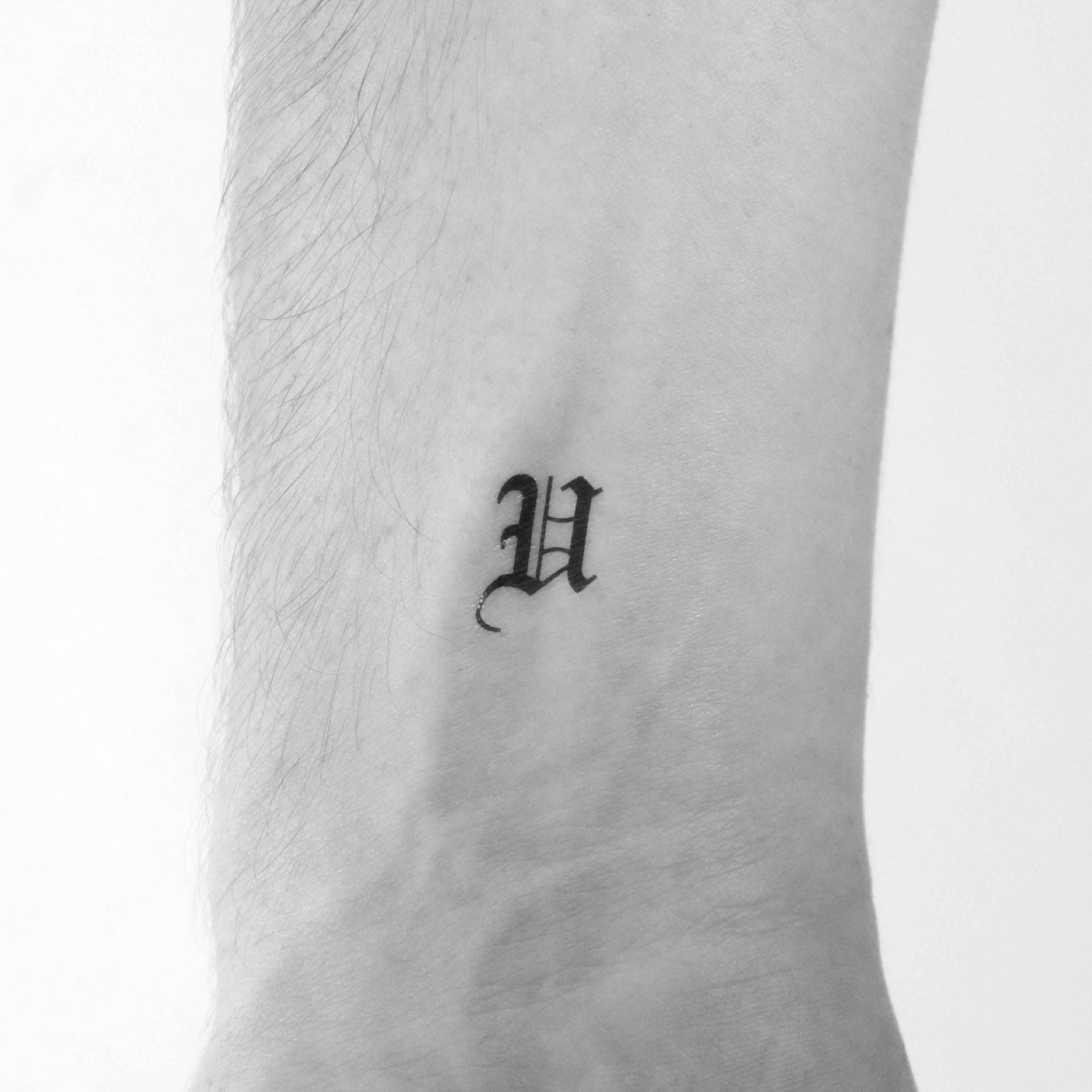 Gothic U Buchstabe Temporäres Tattoo | 3Er Set Gothic U Buchstabe Temporäres Tattoo | 3Er Set von Etsy - Tatteco
