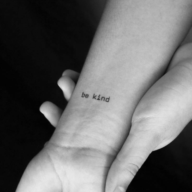 Schreibmaschinenschrift Be Kind Temporäres Tattoo | 3Er Set von Etsy - Tatteco