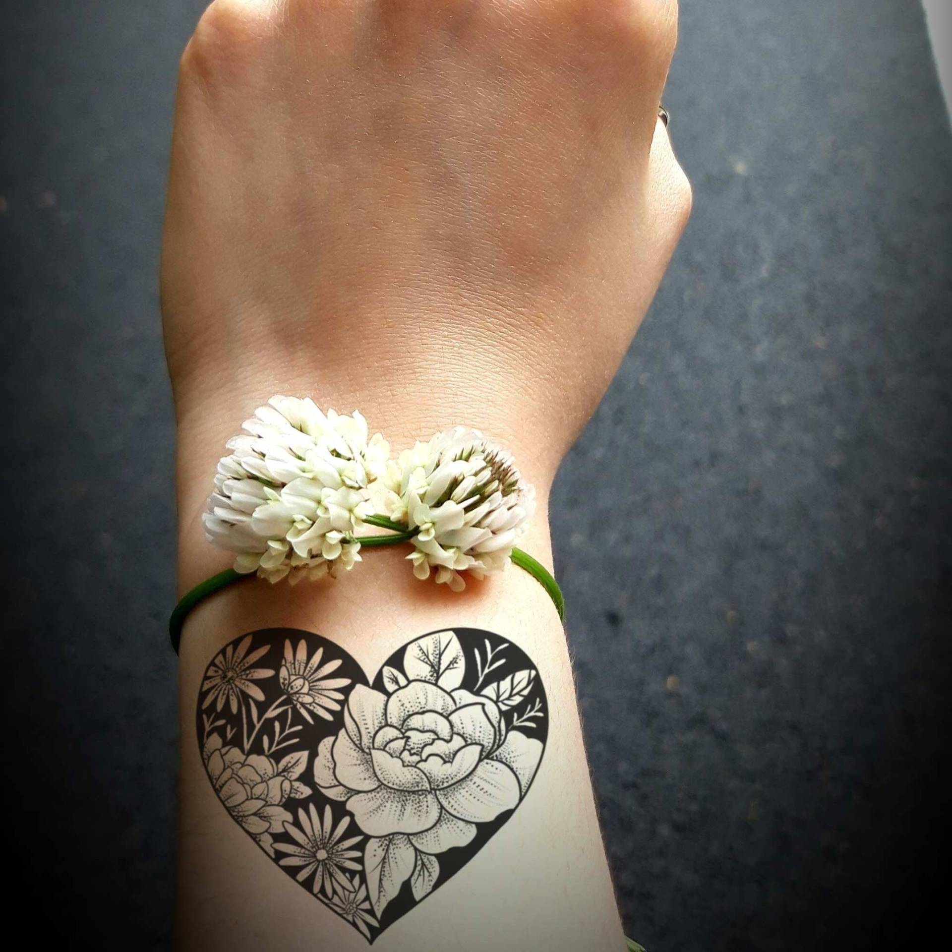 Temporäres Blumenherz-Tattoo Für Frauen, Exklusives Handgezeichnetes Temporäres Temporäres Blumenherz-Tattoo Für Frauen, Exklusives Handgezeichnetes Temporäres von Etsy - TattooYourStyle