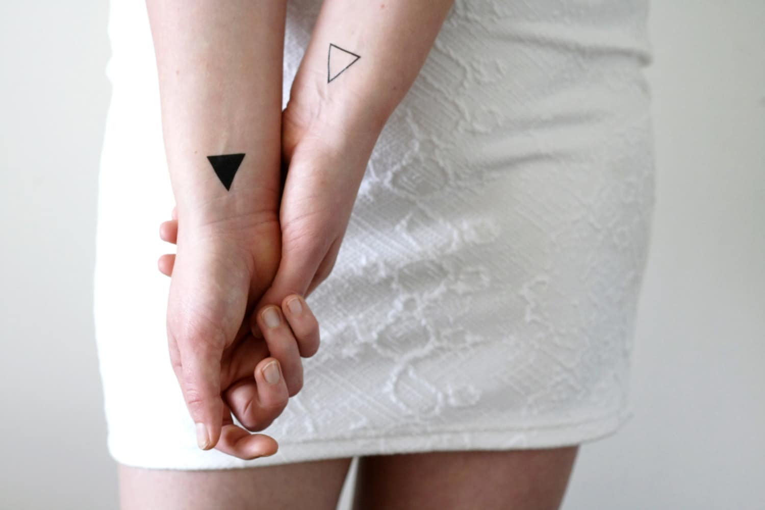 4 Kleine Dreiecke Temporäre Tattoos | Kleines Temporäres Tattoo Handgelenk Knöchel Paar 4 Kleine Dreiecke Temporäre Tattoos | Kleines Temporäres Tattoo Handgelenk Knöchel Paar von Etsy - Tattoorary