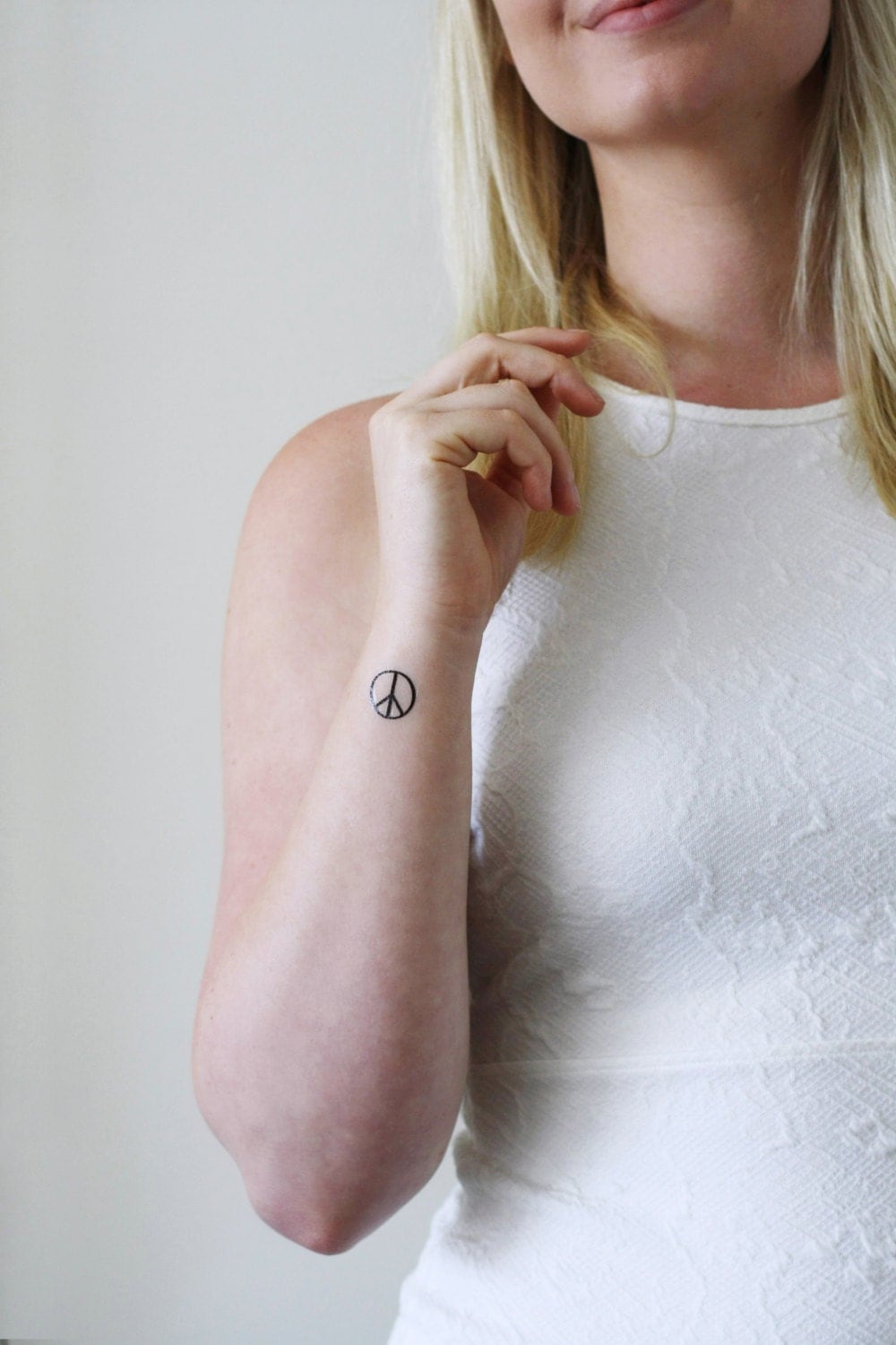 4 Kleine Peace Zeichen Temporäre Tattoos | Kleines Temporäres Tattoo Handgelenk Knöchel Paar 4 Kleine Peace Zeichen Temporäre Tattoos | Kleines Temporäres Tattoo Handgelenk Knöchel Paar von Etsy - Tattoorary