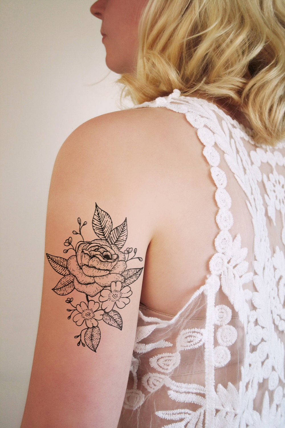 Blumen Temporäres Tattoo | Rose Rosentattoo Boho Geschenk Fest von Etsy - Tattoorary