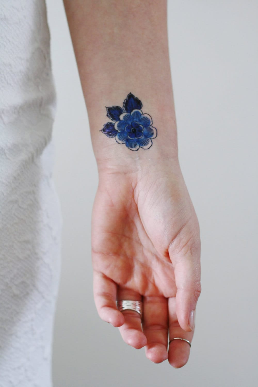 Delft Blau Blumen Temporäres Tattoo | Etwas Blaue Hochzeit Boho Geschenkidee Blau Delft Blau Blumen Temporäres Tattoo | Etwas Blaue Hochzeit Boho Geschenkidee Blau von Etsy - Tattoorary