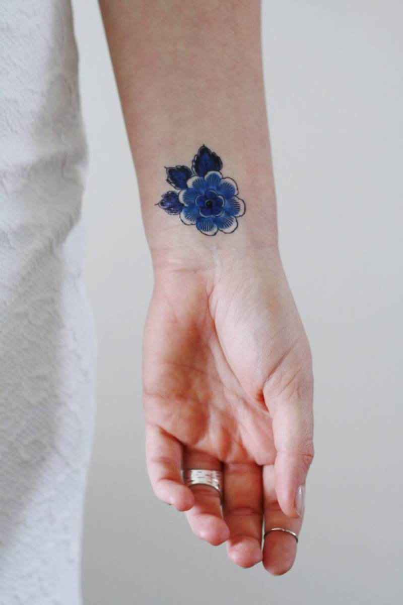 Delft Blau Blumen Temporäres Tattoo | Etwas Blaue Hochzeit Boho Geschenkidee Blau von Etsy - Tattoorary