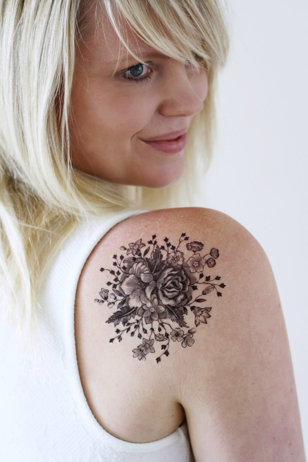 Großes Blumen Temporäres Tattoo | Rose Boho Geschenkidee Festival Accessoire Größe/Maße/Gewicht Großes Blumen Temporäres Tattoo | Rose Boho Geschenkidee Festival Accessoire Größe/Maße/Gewicht von Etsy - Tattoorary