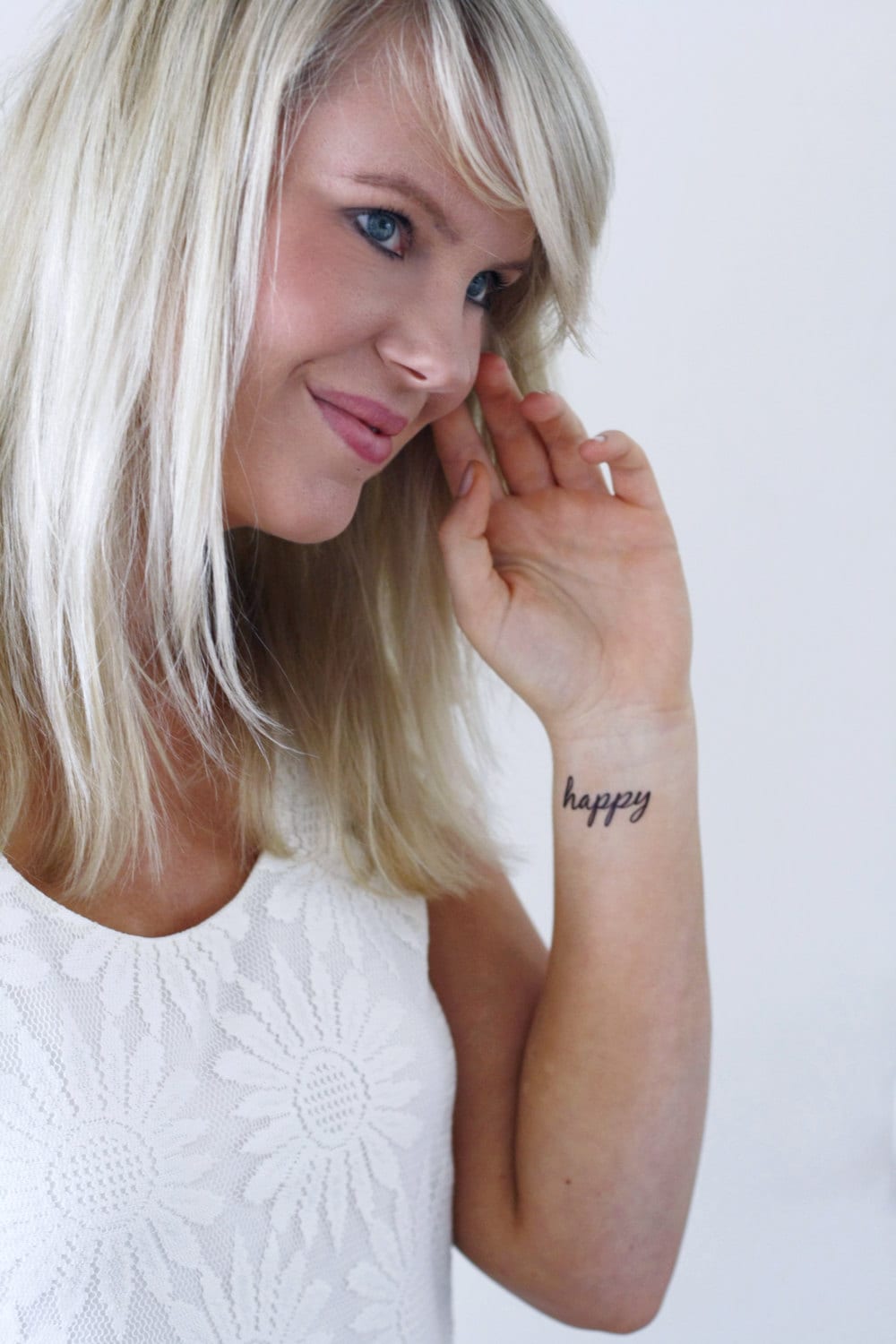Happy Temporäre Tattoos | Typografie Temporäres Tattoo Geschenkidee Kleines Handgelenktattoo Wort Mädchen Geschenk Happy Temporäre Tattoos | Typografie Temporäres Tattoo Geschenkidee Kleines Handgelenktattoo Wort Mädchen Geschenk von Etsy - Tattoorary