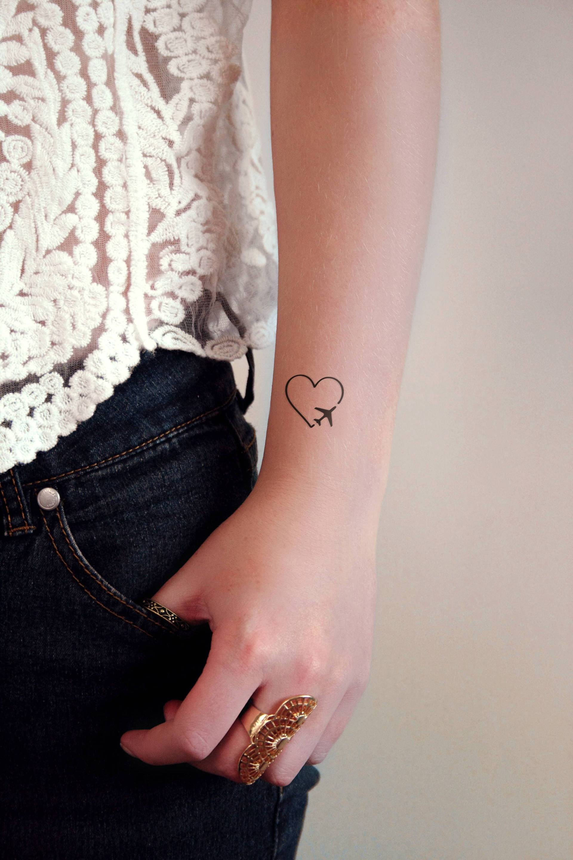 Herz Mit Flugzeug Temporäres Tattoo | Kleines Reise Temporäre Tattoos Liebe Reisegeschenk Herz Mit Flugzeug Temporäres Tattoo | Kleines Reise Temporäre Tattoos Liebe Reisegeschenk von Etsy - Tattoorary