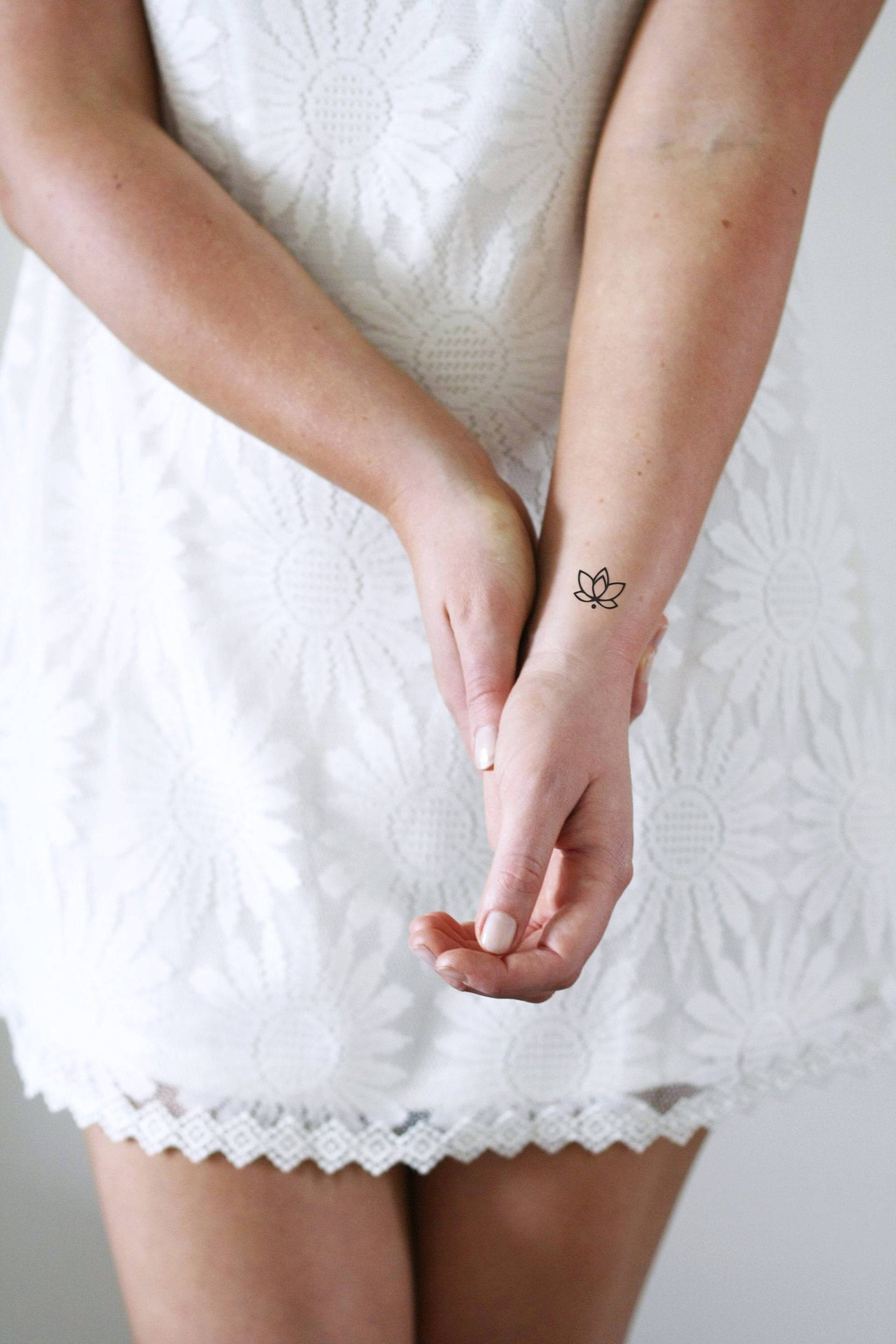 Kleine Lotus Temporäre Tattoos Im 4Er Set | Florales Tattoo Kleines Temporäres Boho Kleine Lotus Temporäre Tattoos Im 4Er Set | Florales Tattoo Kleines Temporäres Boho von Etsy - Tattoorary