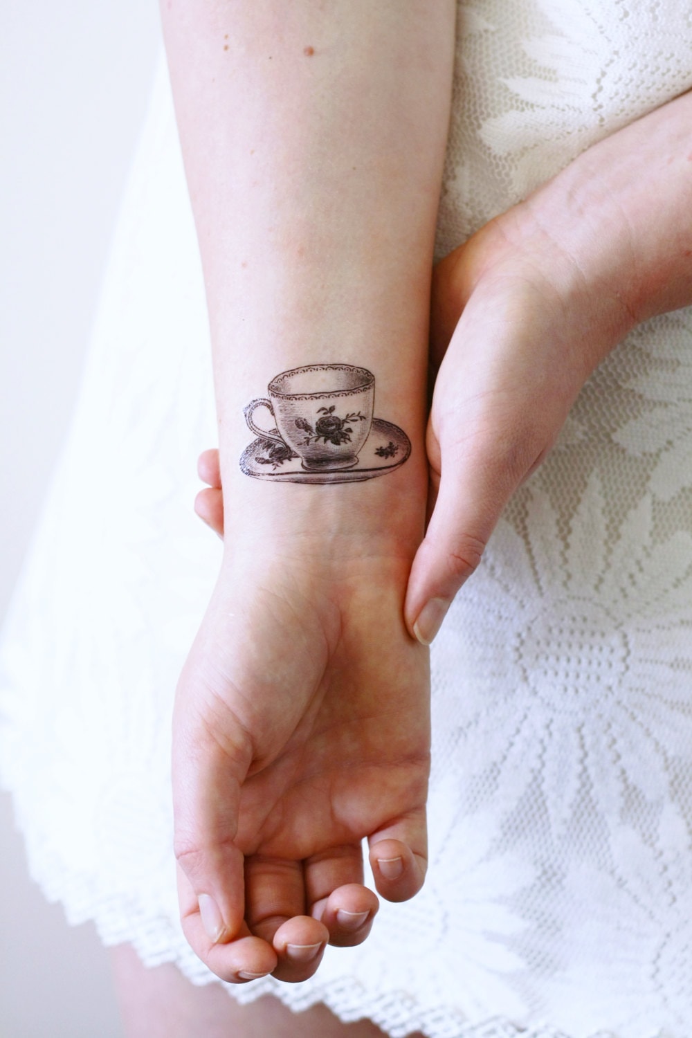 Kleine Teetasse Temporäres Tattoo | Tee Geschenk Teeliebhaber Geschenkidee Teezubehör Schmuck Kleine Teetasse Temporäres Tattoo | Tee Geschenk Teeliebhaber Geschenkidee Teezubehör Schmuck von Etsy - Tattoorary