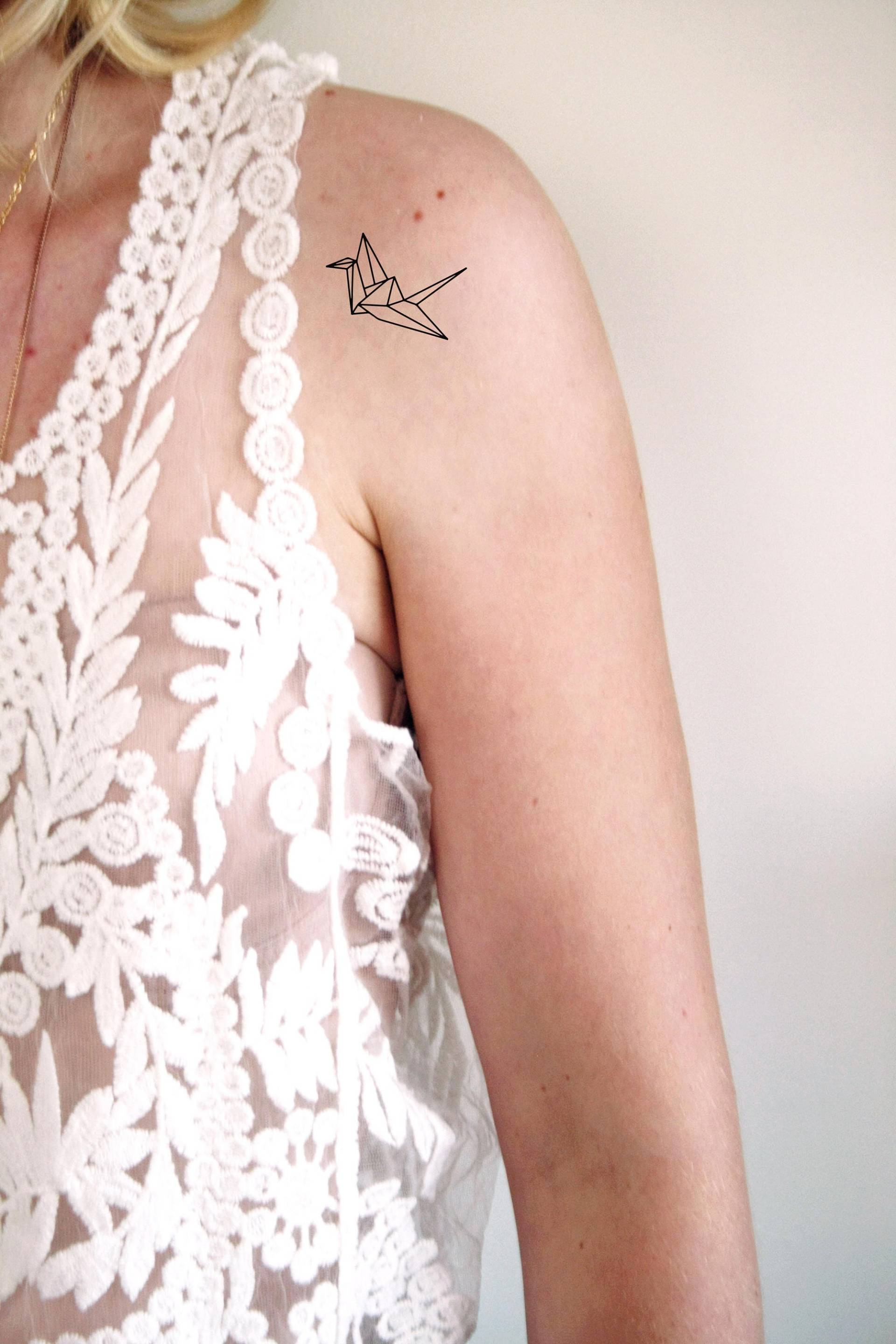 Papierkran Temporäres Tattoo | Kleines Papierkranich Geschenkidee Vogel Geschenk Schönheit Selbstfürsorge Papierkran Temporäres Tattoo | Kleines Papierkranich Geschenkidee Vogel Geschenk Schönheit Selbstfürsorge von Etsy - Tattoorary