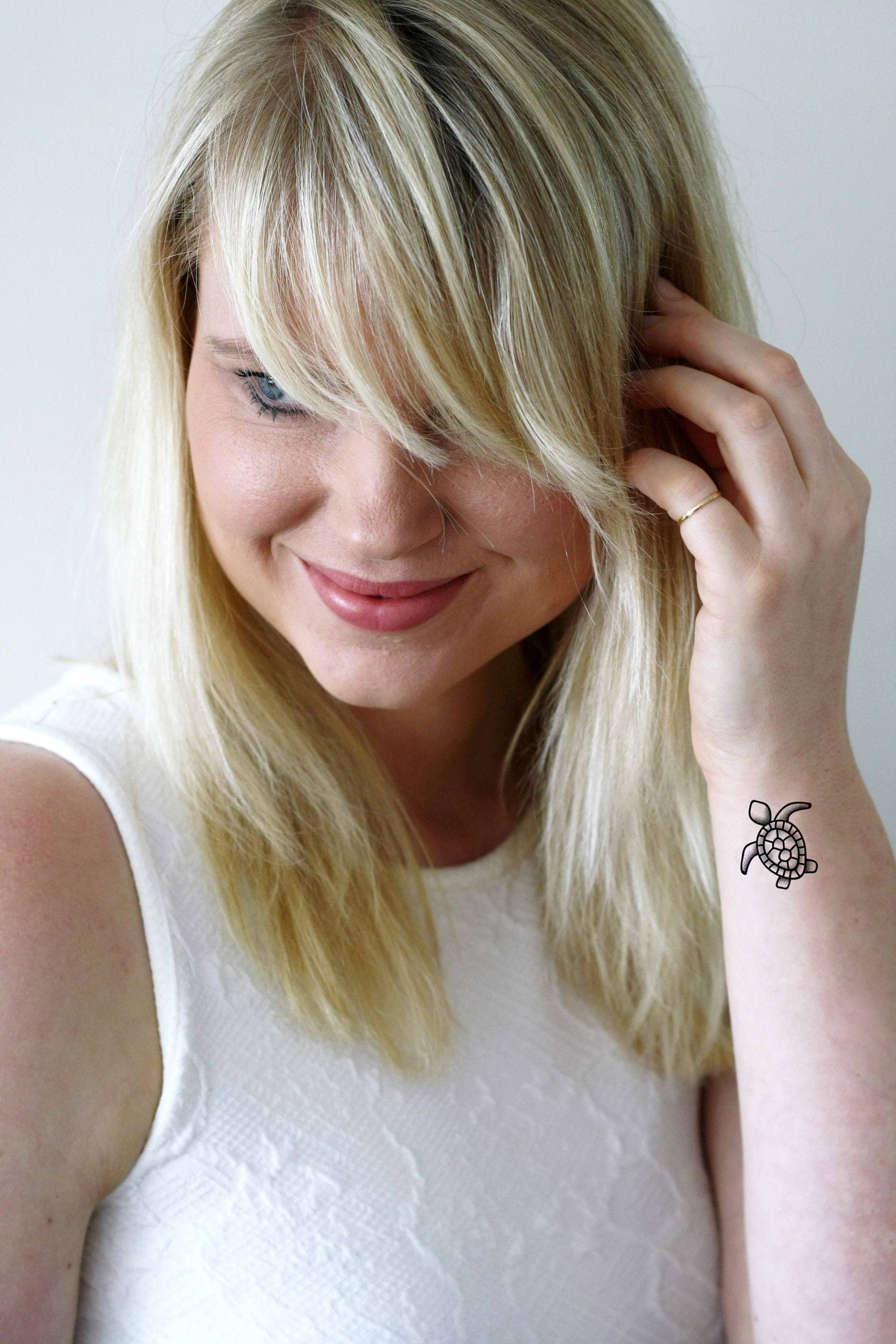 Schildkröte Temporäres Tattoo | Kleines Schildkröten Tier Boho Reise Geschenkidee Geschenk Schildkröte Temporäres Tattoo | Kleines Schildkröten Tier Boho Reise Geschenkidee Geschenk von Etsy - Tattoorary