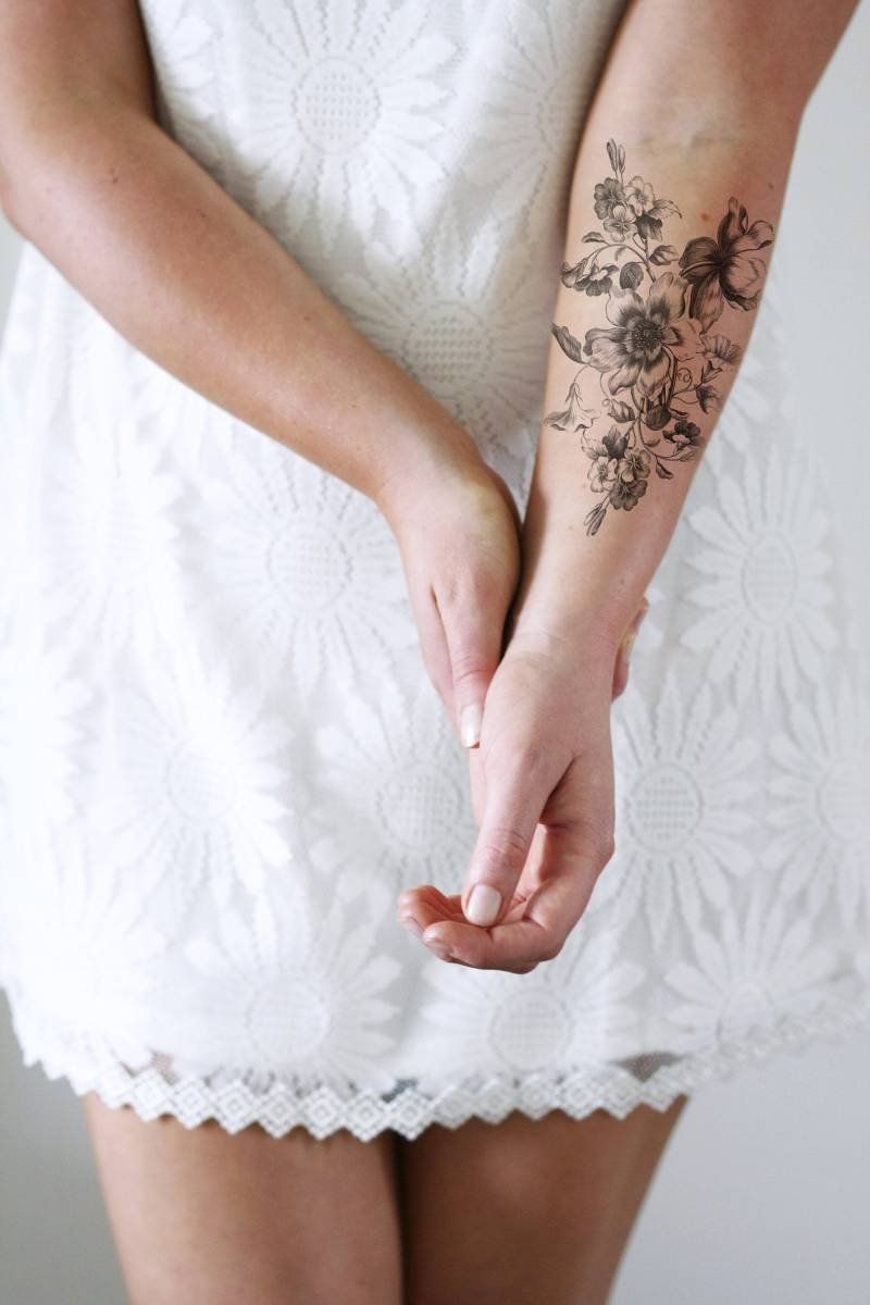 Schwarz-Weißes Florales Temporäres Tattoo | Großes Blumentattoo Vintage Blume Blumen von Etsy - Tattoorary