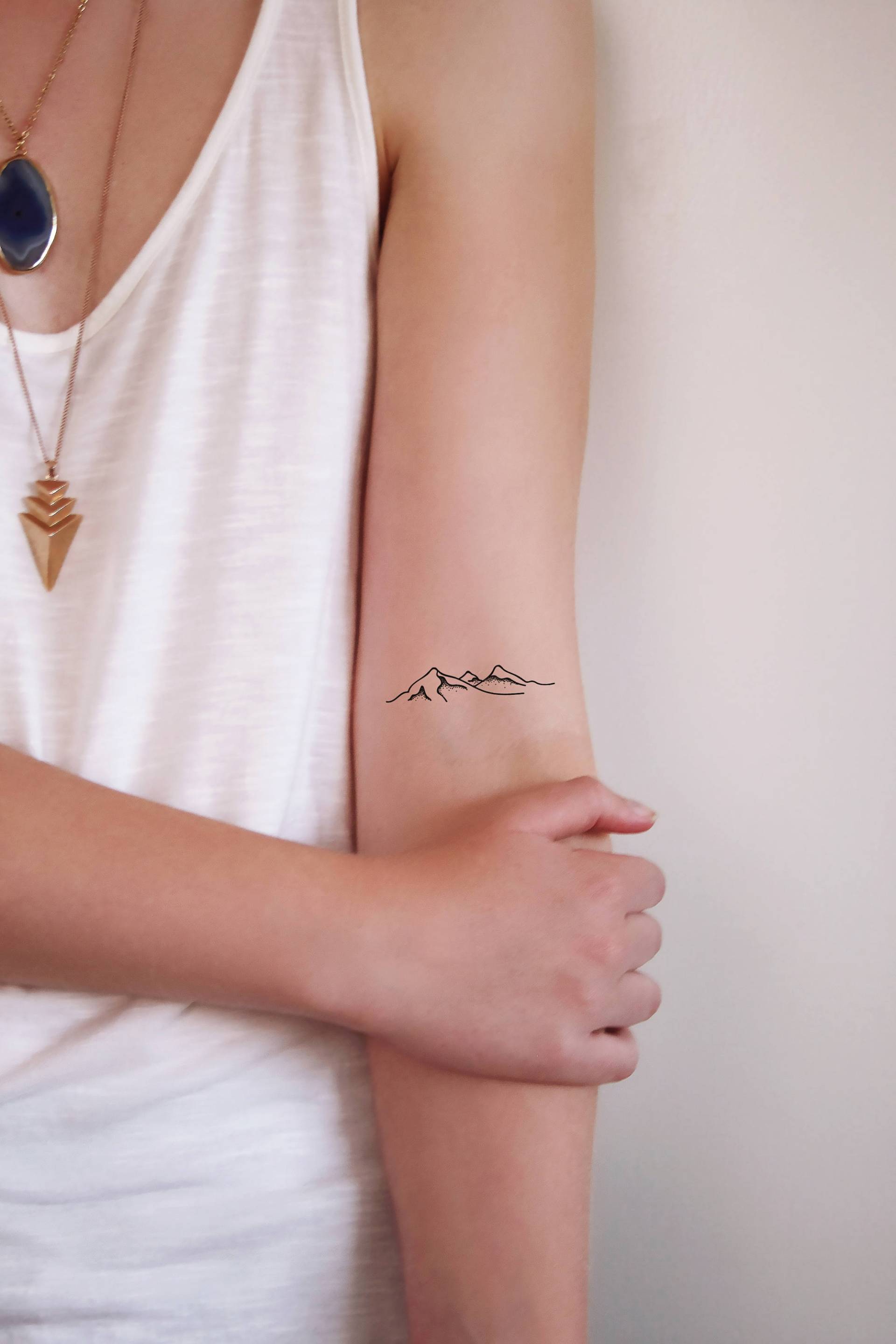 Set Aus Zwei Berg Temporäre Tattoos | Tattoo Kleines Temporäres Festival Boho Reise Geschenk Set Aus Zwei Berg Temporäre Tattoos | Tattoo Kleines Temporäres Festival Boho Reise Geschenk von Etsy - Tattoorary