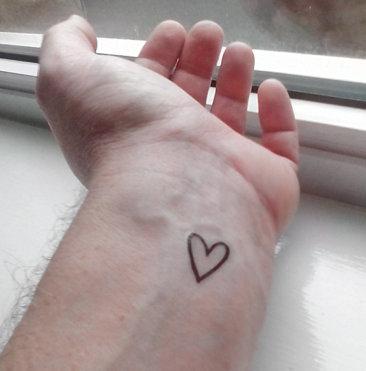 Valentine Herz Handgelenk Oder Knöchel Temporäre Tattoos, Hand Gezeichnet Umriss, Wasserdicht Valentine Herz Handgelenk Oder Knöchel Temporäre Tattoos, Hand Gezeichnet Umriss, Wasserdicht von Etsy - Tempitat