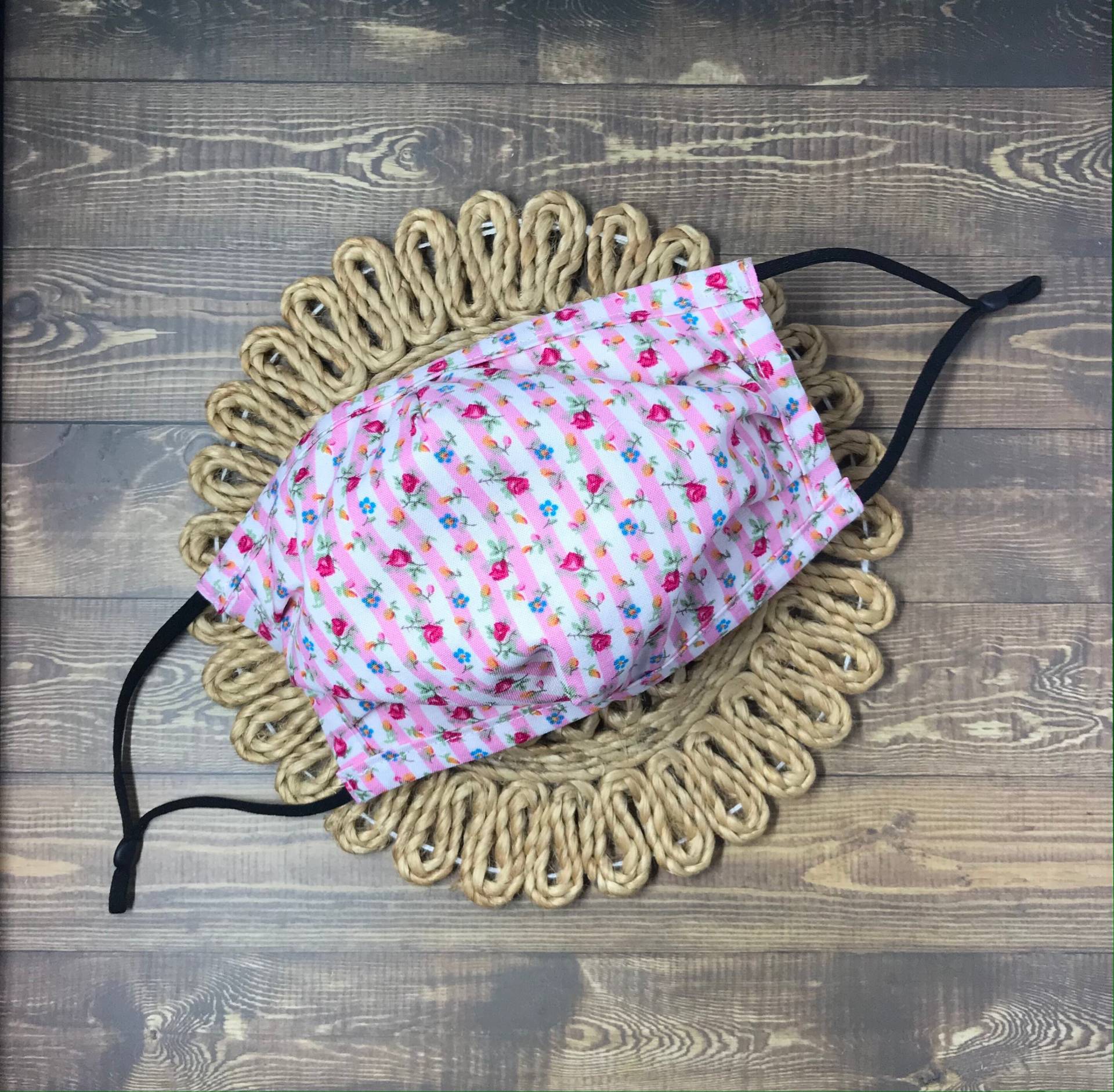 Rosa Streifen Und Blumen Maske Rosa Streifen Und Blumen Maske von Etsy - The2LoveBirdsDesigns