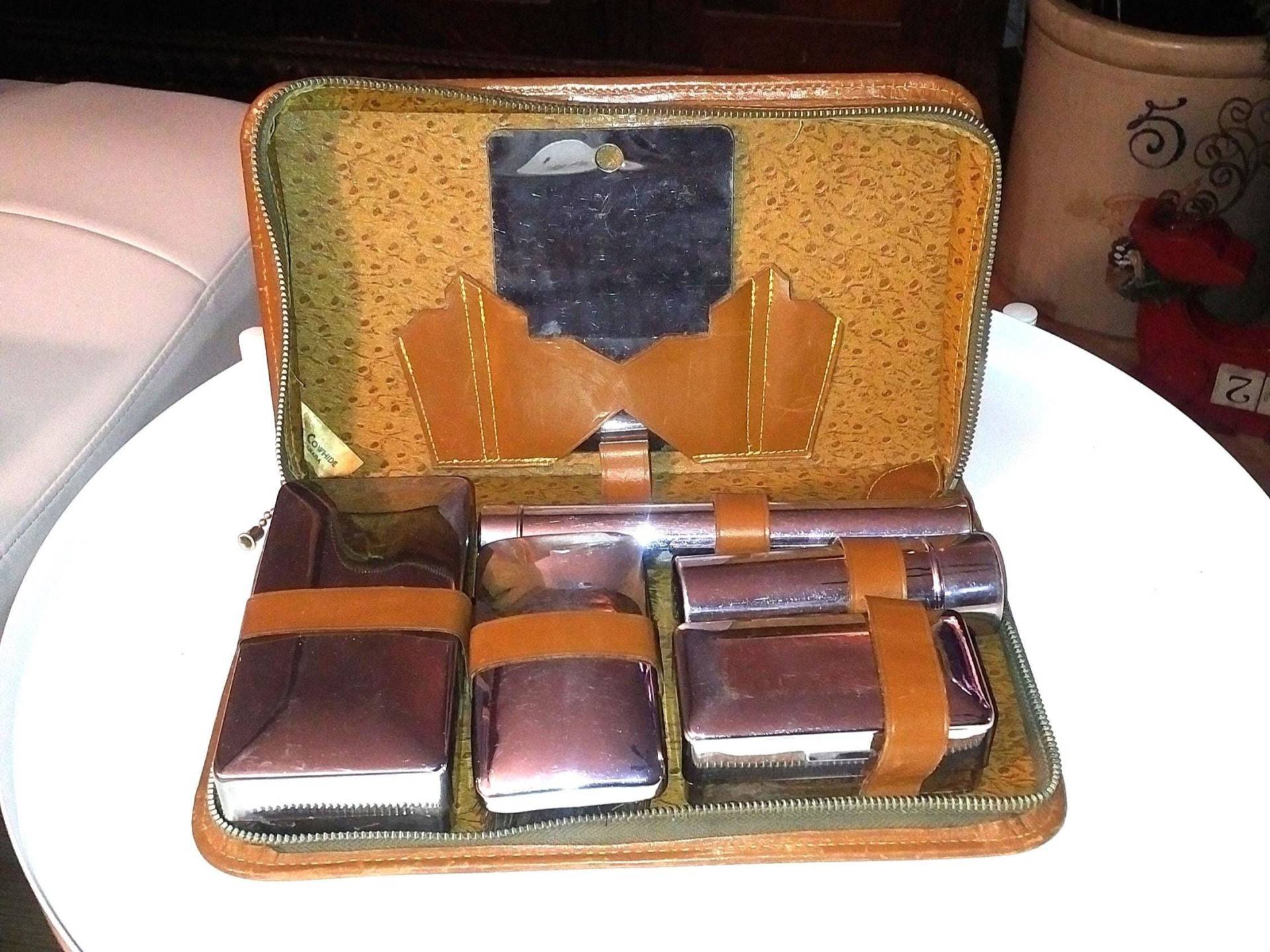 Vintage Echtes Rindsleder Gentleman's Travel Bad/Rasierset, Komplett Sechs | 6 -Teiliges Set - Made in Canada von Etsy - TheAntiqueBaron