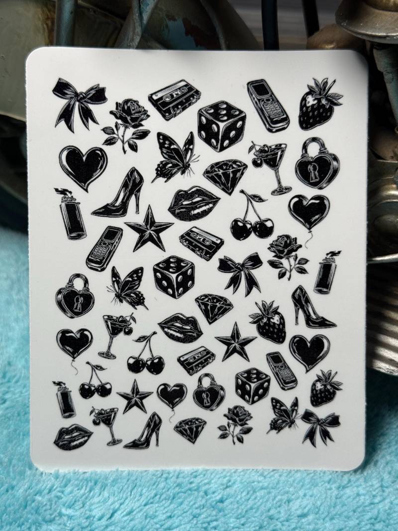 Nagel Sticker Dunkel Ästhetisch - Nagelsticker Wasserschiebe Stickers Nailart Wassernagel Schwarz Weiß Würfel Erdbeere von Etsy - TheArtofNaildesign