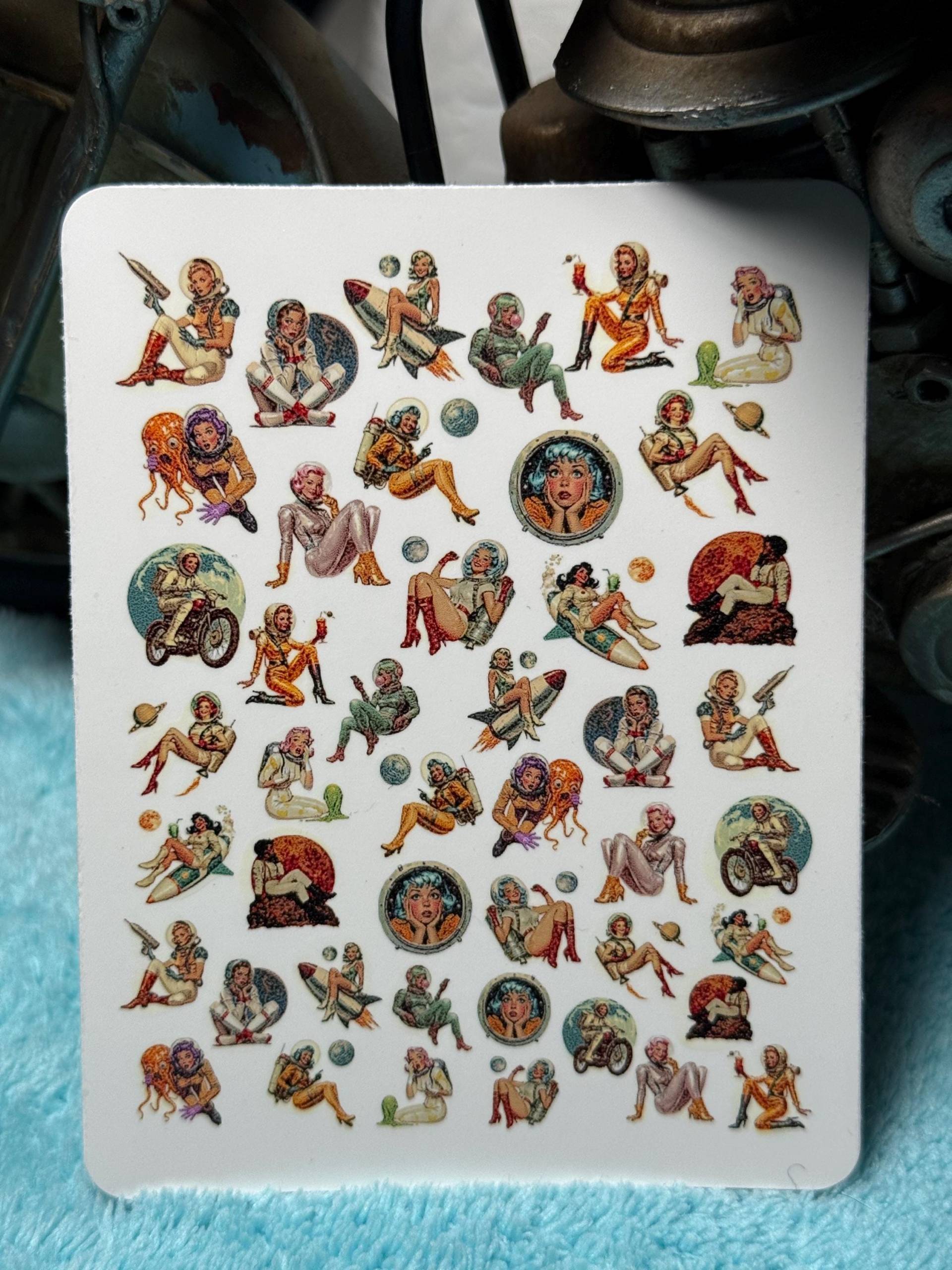 Vintage Weltraum Mädchen Nailart Wasserschiebe Stickers Für Nägel, Nagelsticker Retro Sci-Fi Space Astronaut Pin Up von Etsy - TheArtofNaildesign