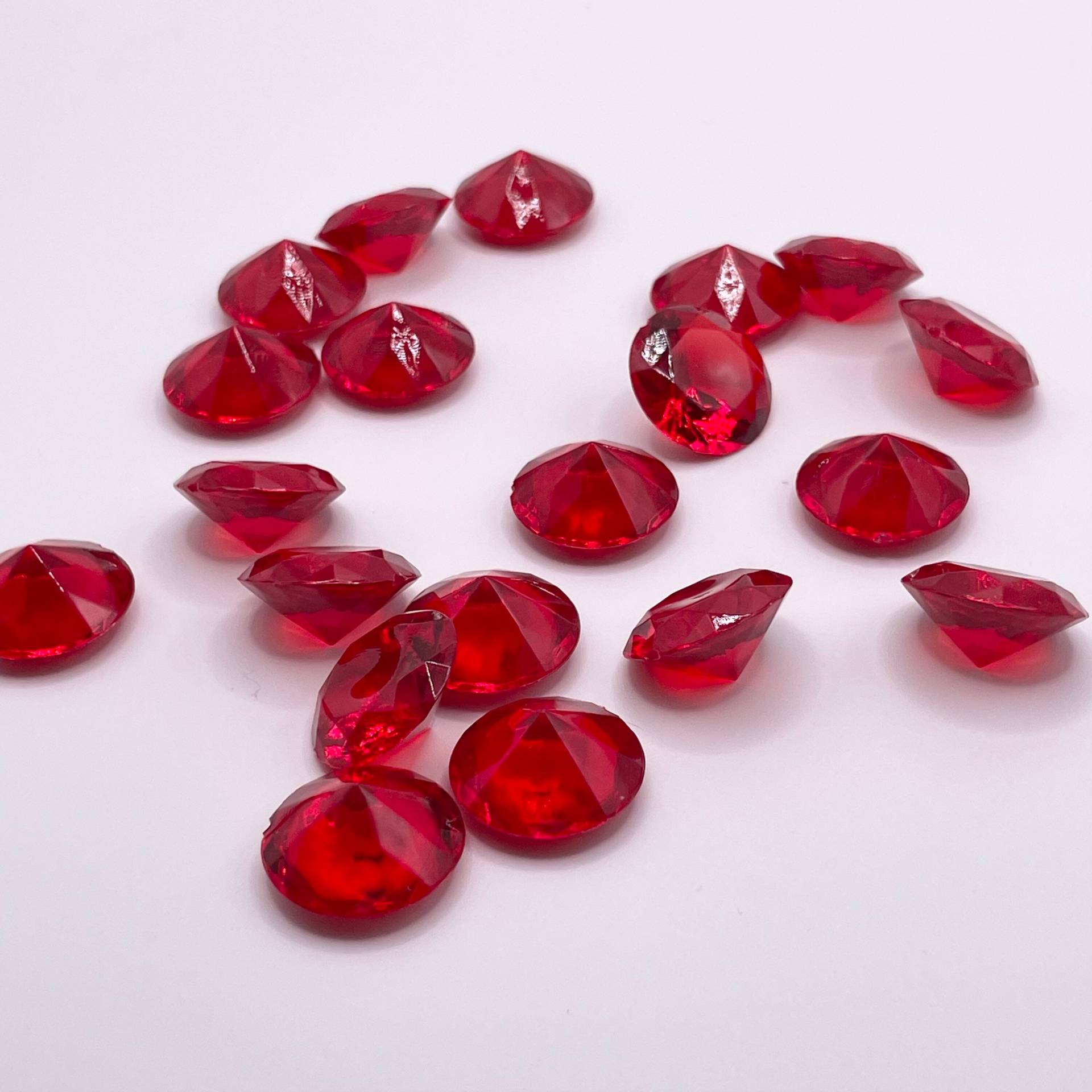 Rote Acryl Schmucksteine Rote Acryl Schmucksteine von Etsy - TheBeautyBlok