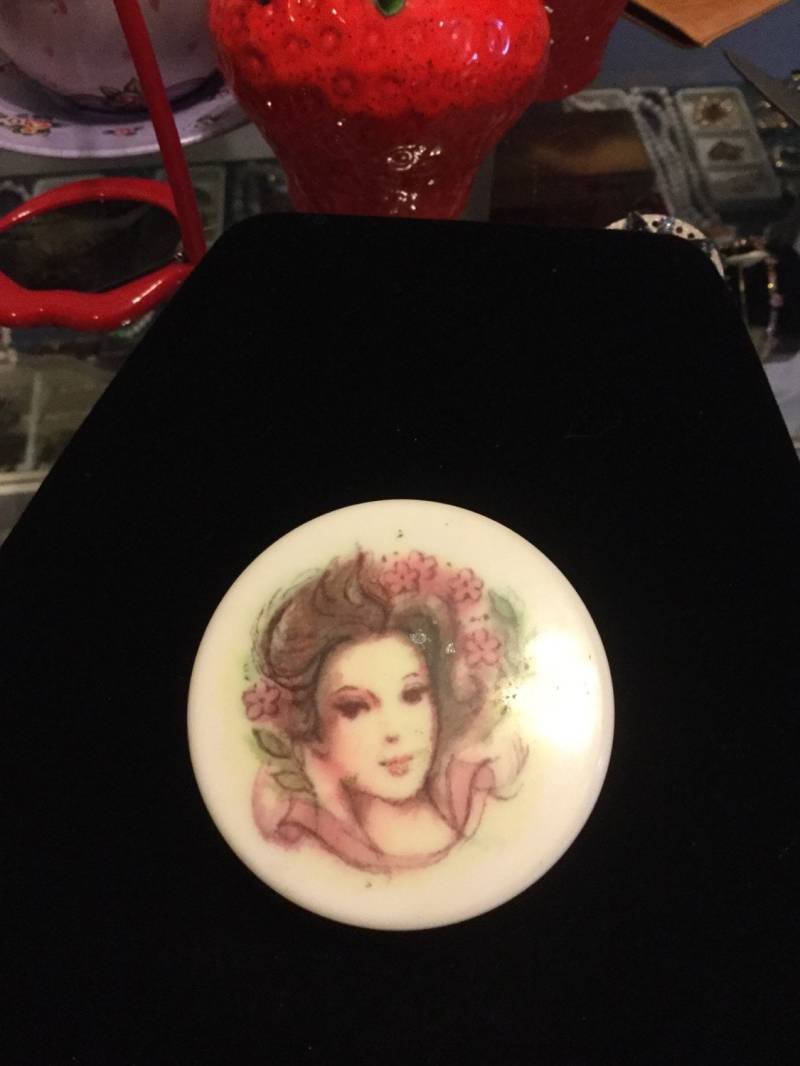 Hübsche Puderdose von Etsy - TheCabbageRoseMD