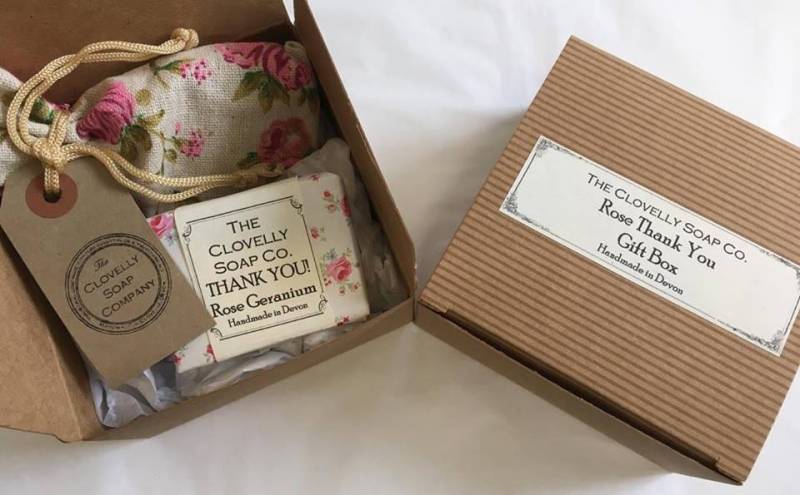 Danke Geschenkset Mit Natürlicher Veganer 50G Seife Und Passendem Schubladeneinsatz Danke Geschenkset Mit Natürlicher Veganer 50G Seife Und Passendem Schubladeneinsatz von Etsy - TheClovellySoapCo