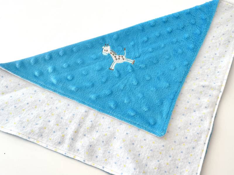 Blaues Minky-Giraffe-Baby-Spucktuch | Rülpsdecken Baby Lovey Besticktes Burp Tuch von Etsy - TheCraftyCabinUS