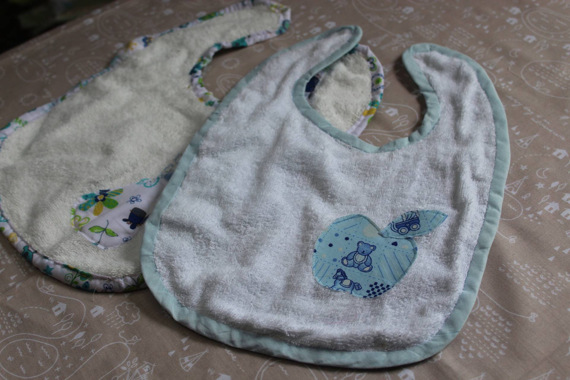 Neugeborene - 1 Yr Alte Handgemachte Baby-Lätzchen von Etsy - TheFlopsyBunnies