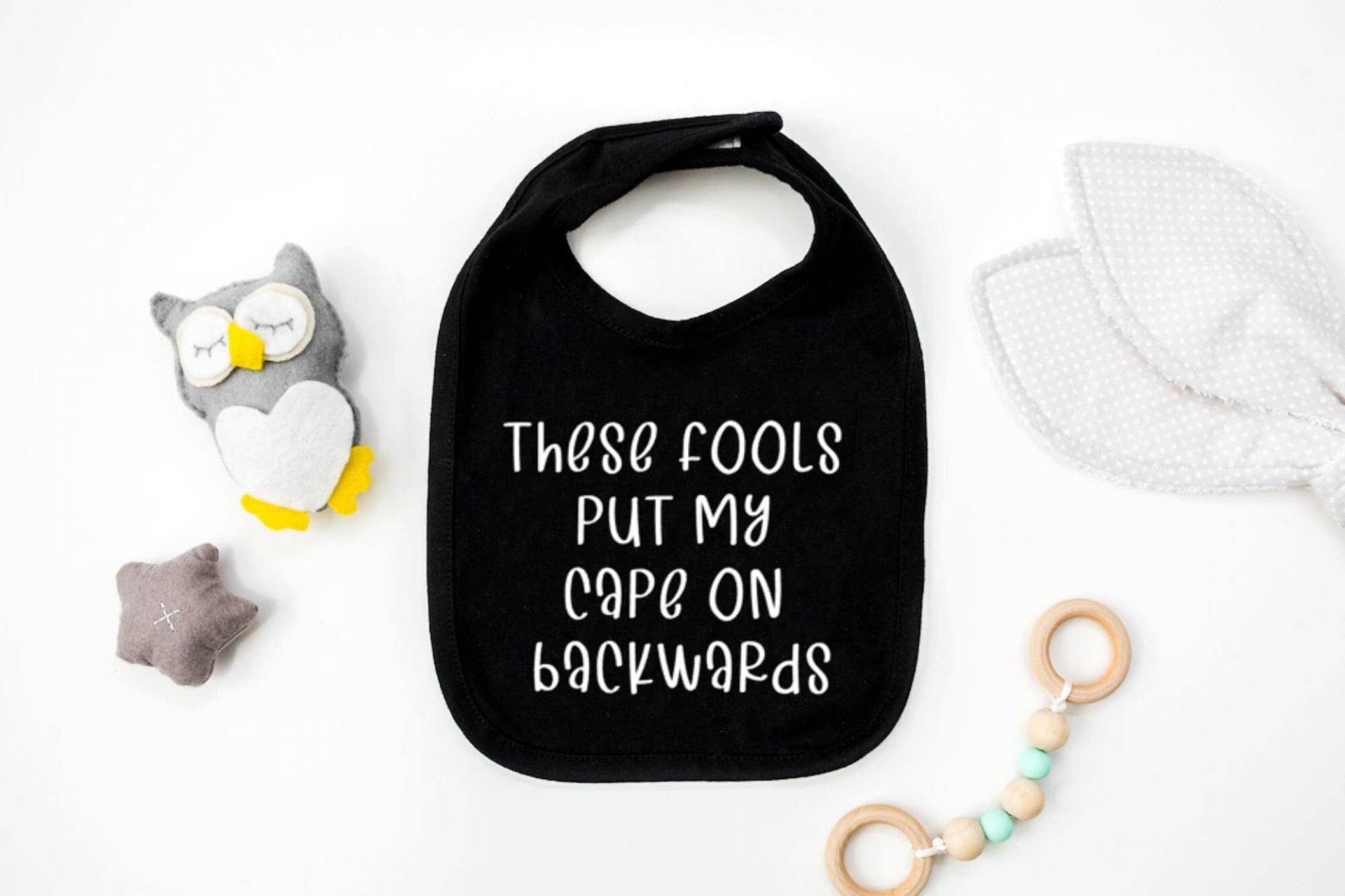 Lustiges Baby Lätzchen Neugeborenen Lustiges Spruch Lätzchen, Diese Narren Setzen Mein Cape Nach Hinten Auf von Etsy - TheGiftAvenueCanada