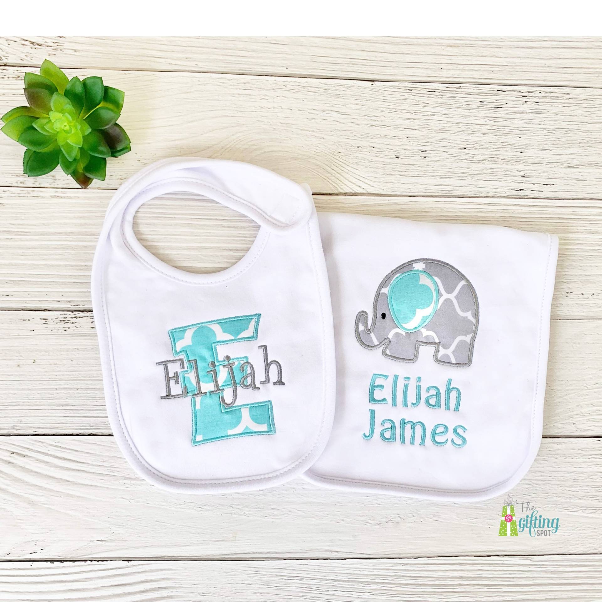Personalisierte Junge Baby Geschenk, Lätzchen Und Spucktuch Mit Applikation, Name Weiche Baumwolle Set, Benutzerdefinierte Shower Neugeborene von Etsy - TheGiftingSpot