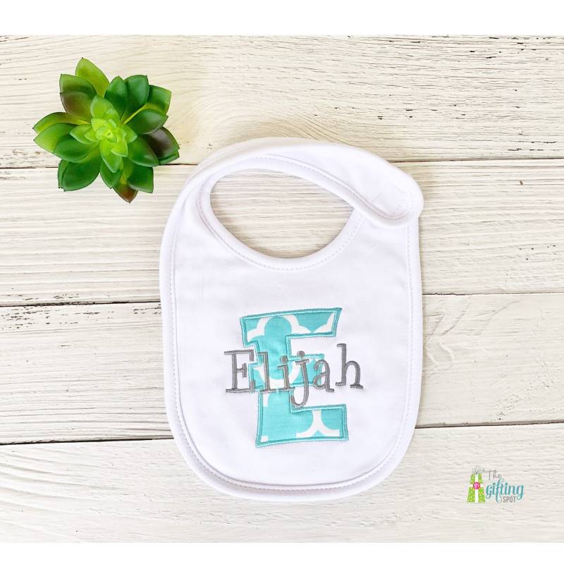 Personalisiertes Babygeschenk, Lätzchen Mit Applikation, Babyname Weiche Baumwolle Lätzchen, Babypartygeschenk, Benutzerdefinierte Säugling von Etsy - TheGiftingSpot