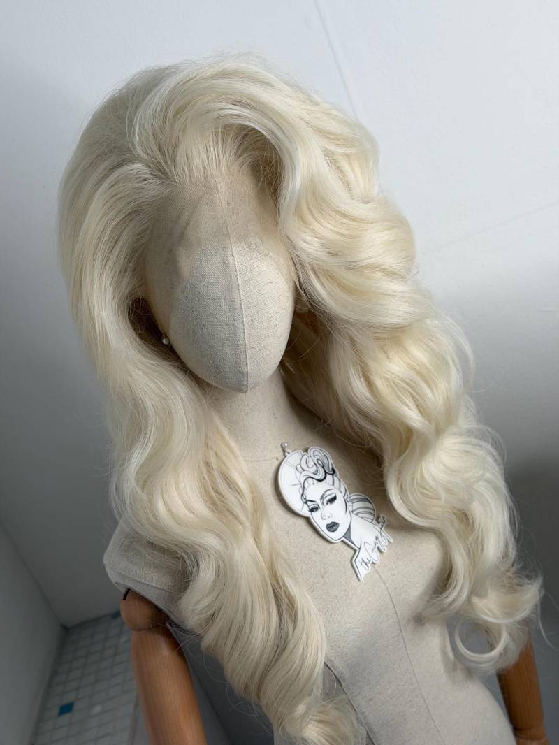 Big Flip & Go Wig Platin Blond von Etsy - TheGingHair