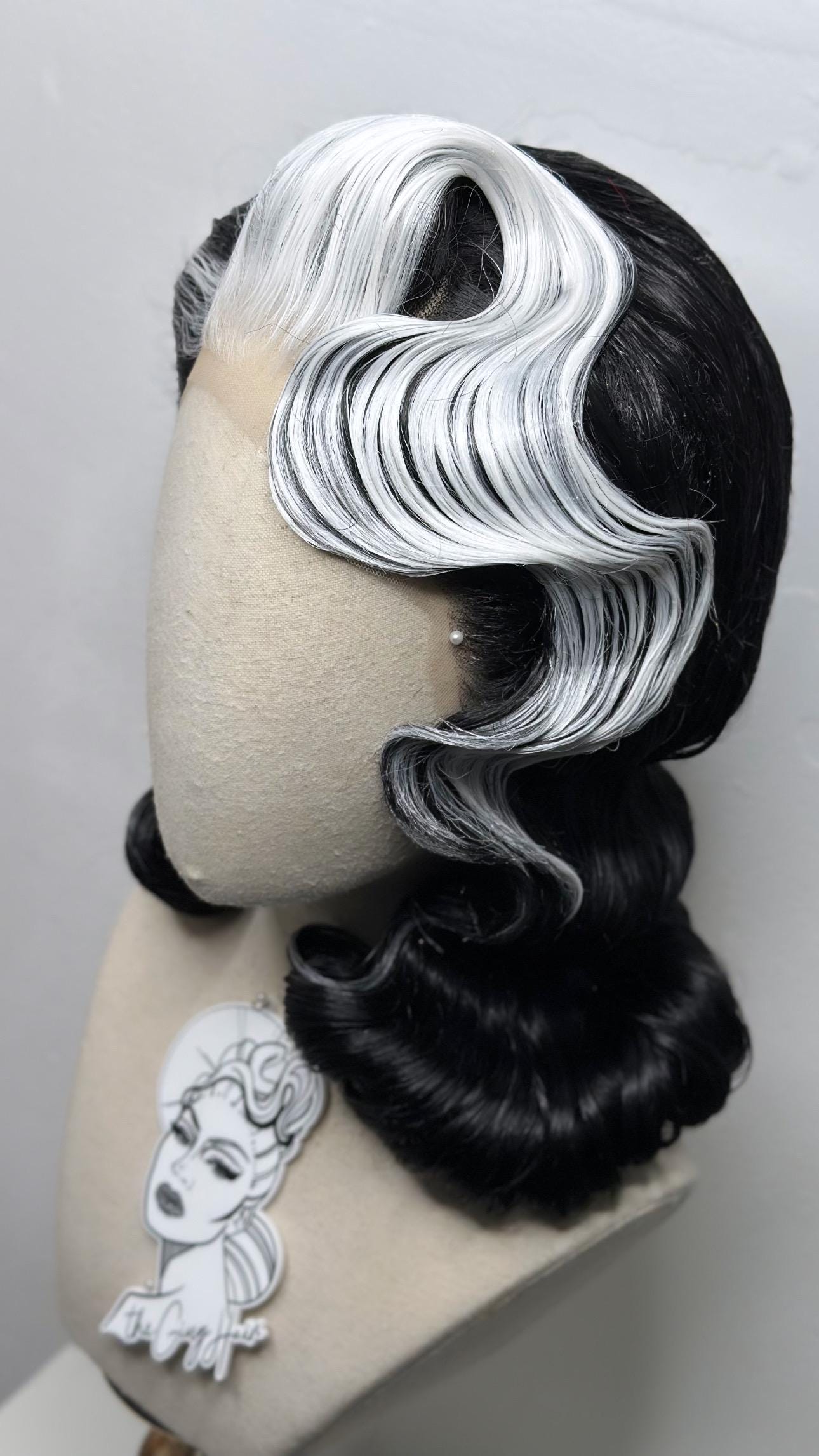 Classy 40S History Wig Black & White Super Hold von Etsy - TheGingHair