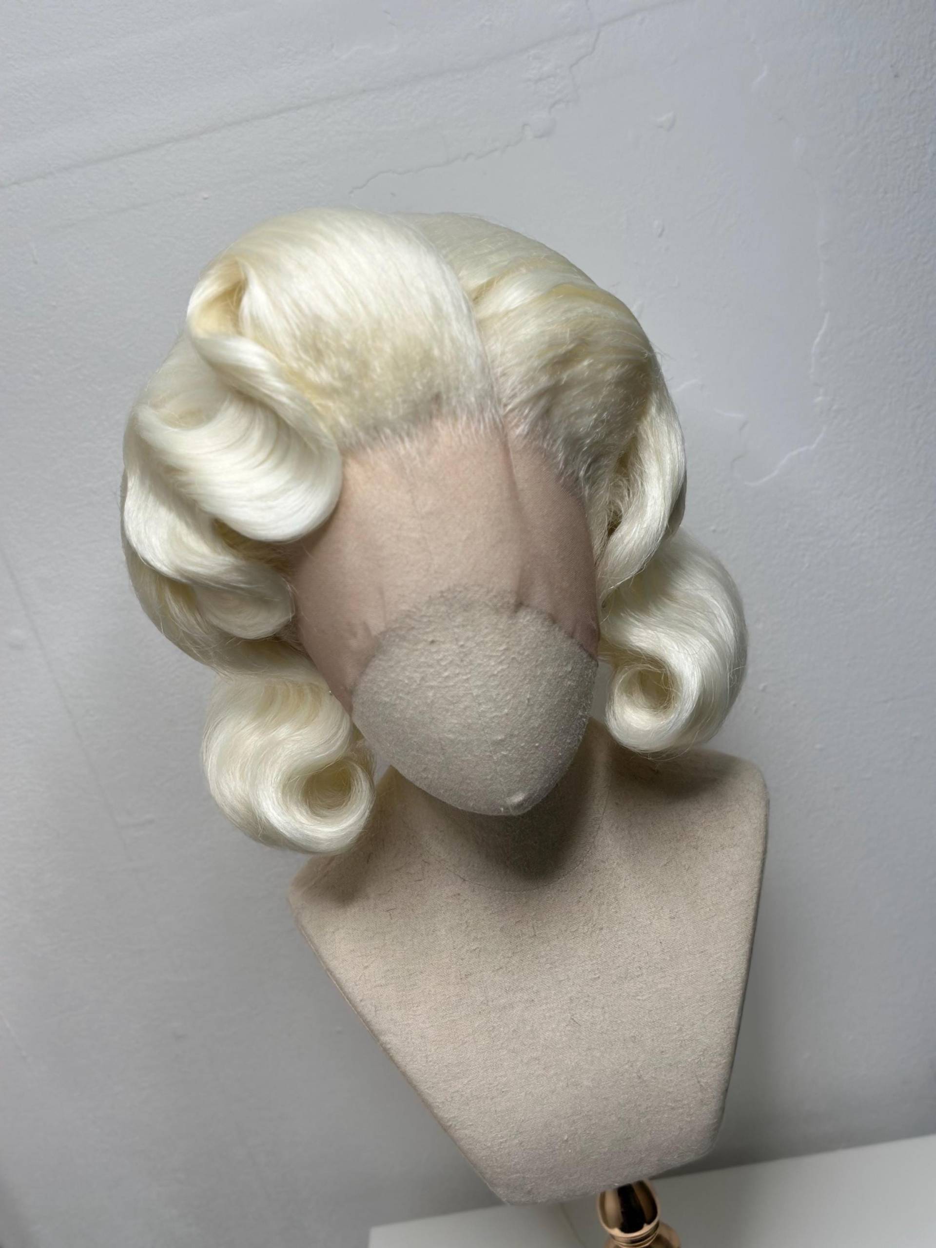Classy 40S History Wig Milkblonde Classy 40S History Wig Milkblonde von Etsy - TheGingHair