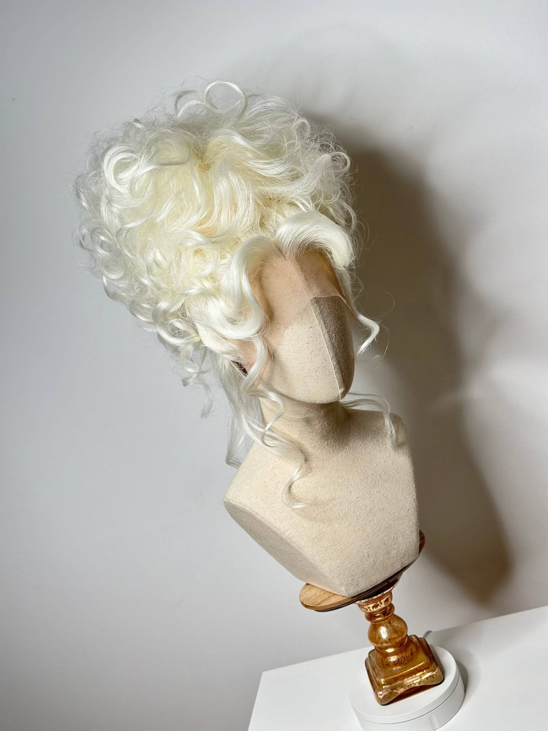 Classy Dolly Updo White-Blonde Classy Dolly Updo White-Blonde von Etsy - TheGingHair