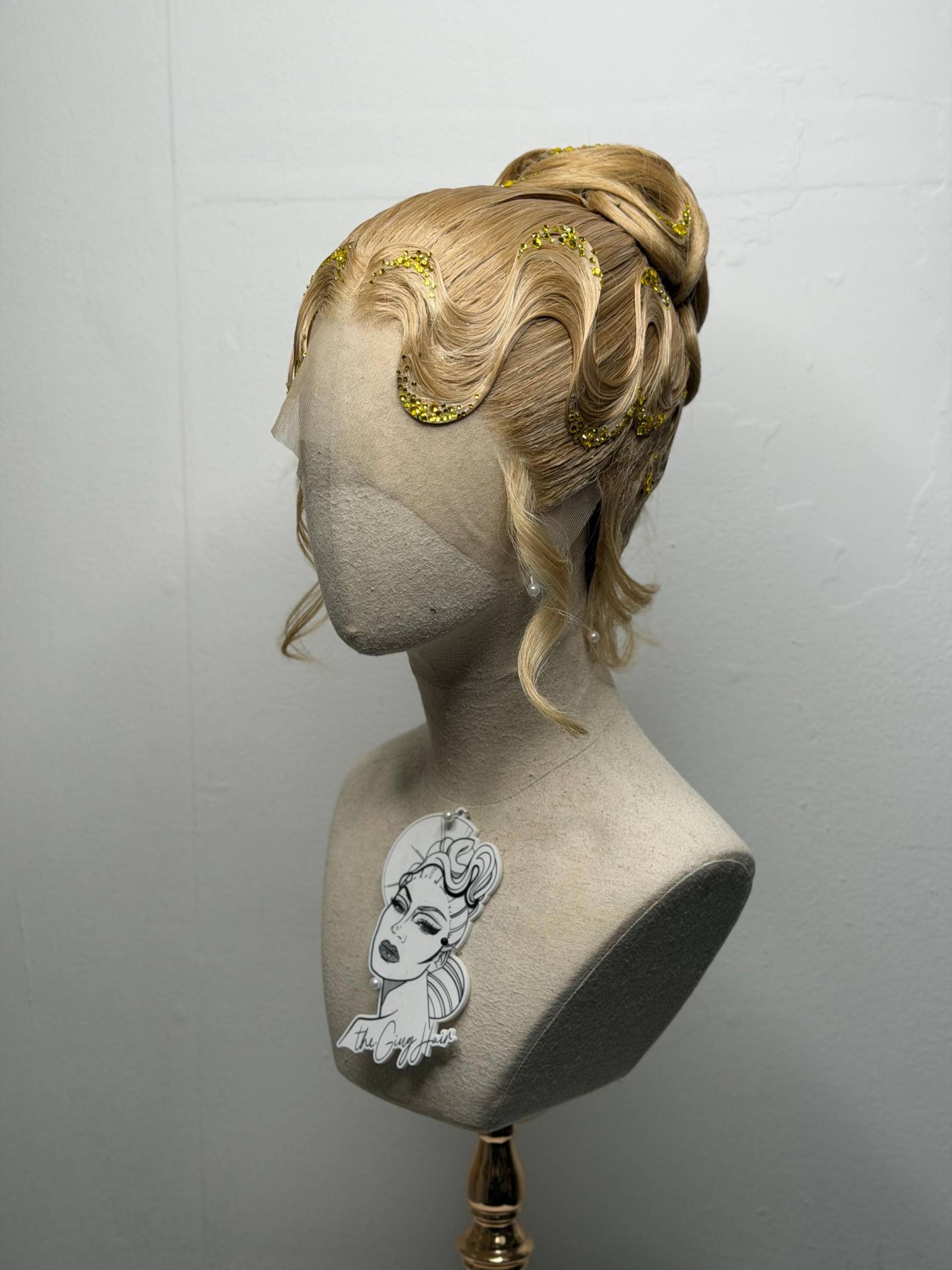 Classy Updo Wig Gold Crystal Blonde Super Hold Classy Updo Wig Gold Crystal Blonde Super Hold von Etsy - TheGingHair