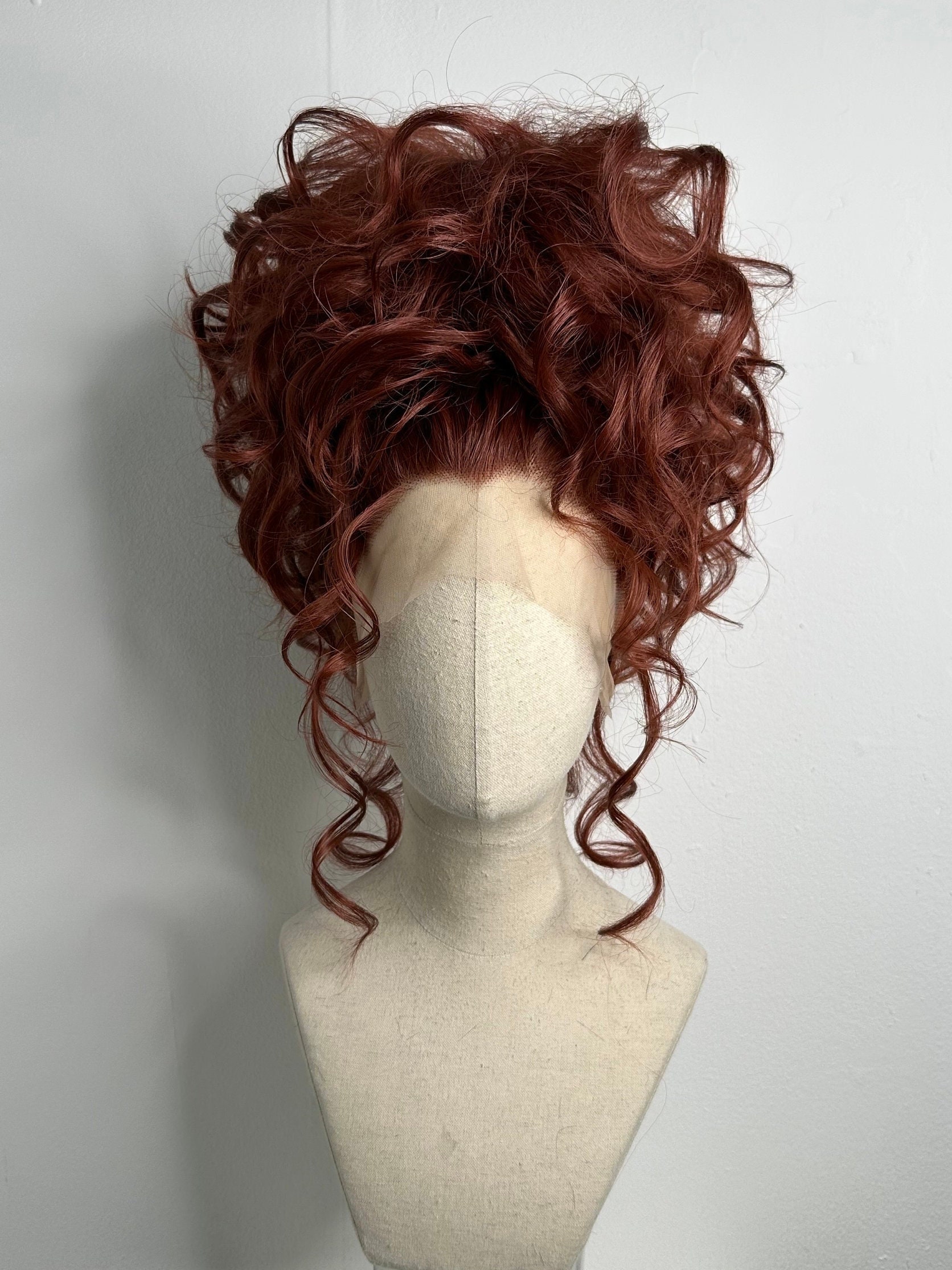 Messy Dark-Copper Updo Messy Dark-Copper Updo von Etsy - TheGingHair