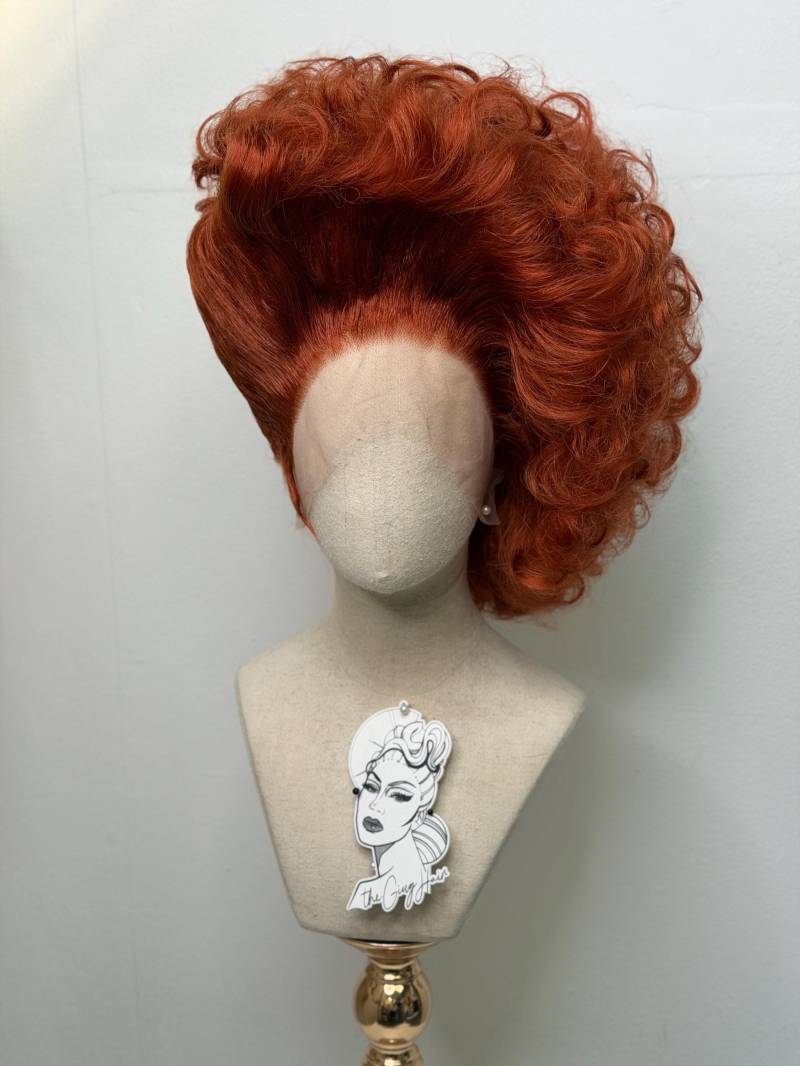 Short Curly Side Swirl Wig Short Curly Side Swirl Wig von Etsy - TheGingHair