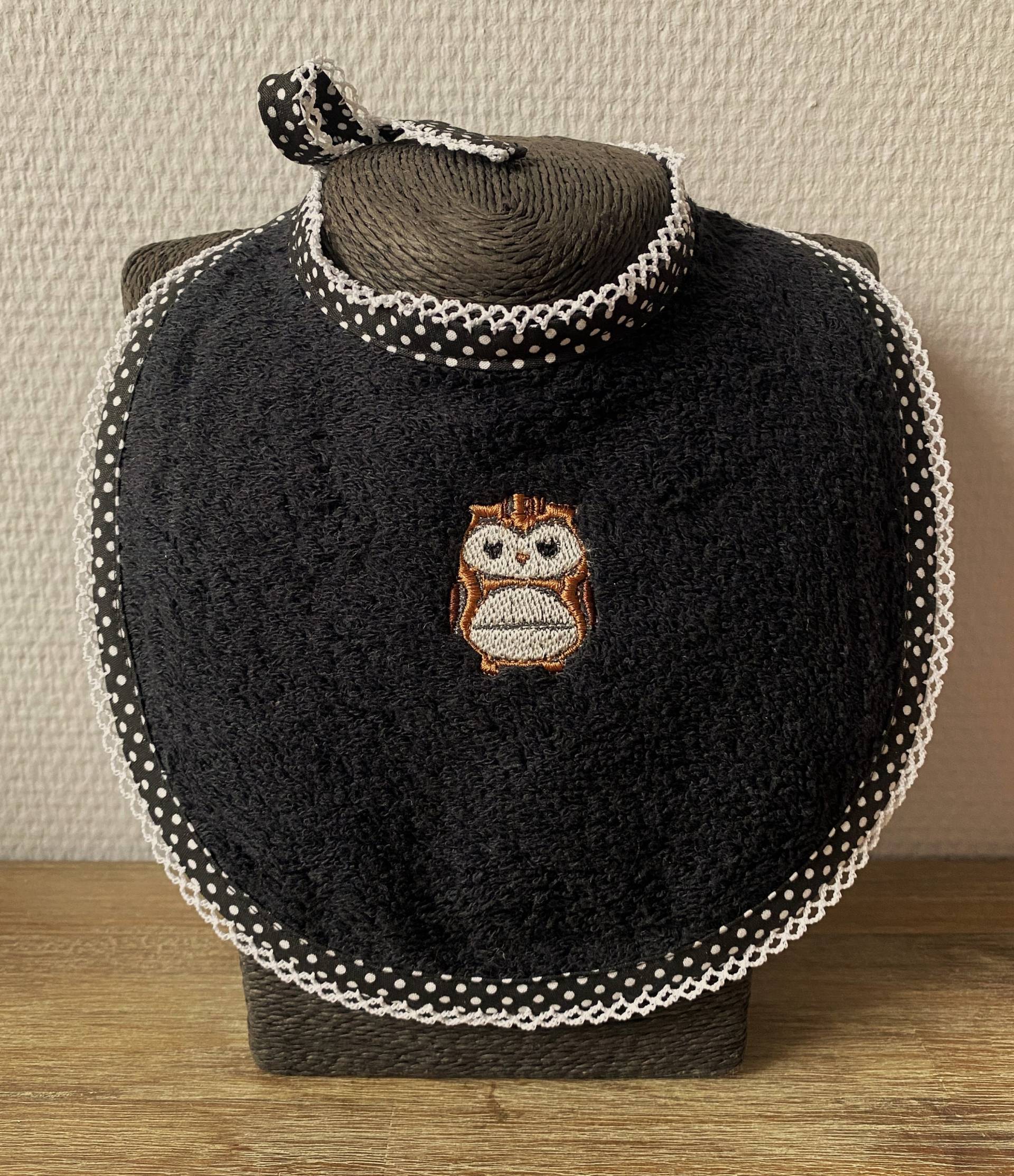Gesticktes Baby Lätzchen Retro Eule, Schwarzes Frotteetuch Gesticktes Baby Lätzchen Retro Eule, Schwarzes Frotteetuch von Etsy - TheLittleAppleGifts