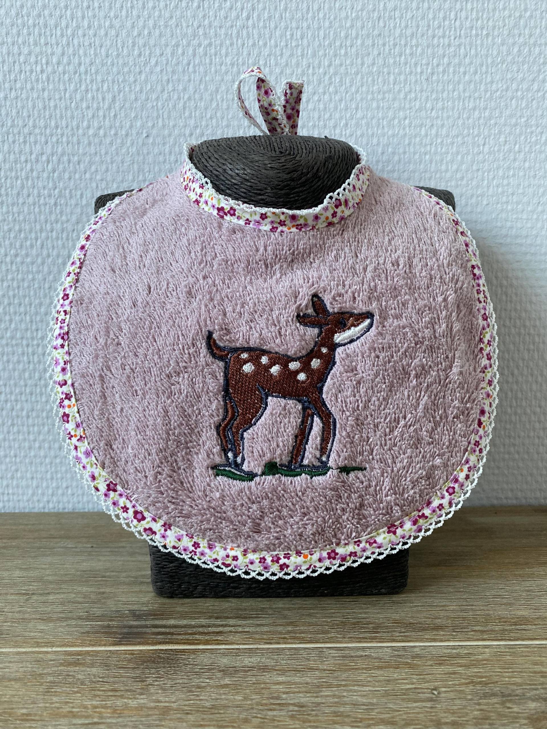 Gesticktes Lätzchen, Kleines Reh, Waldtiere, Retro-Lätzchen, Retro-Reh, Blumen von Etsy - TheLittleAppleGifts