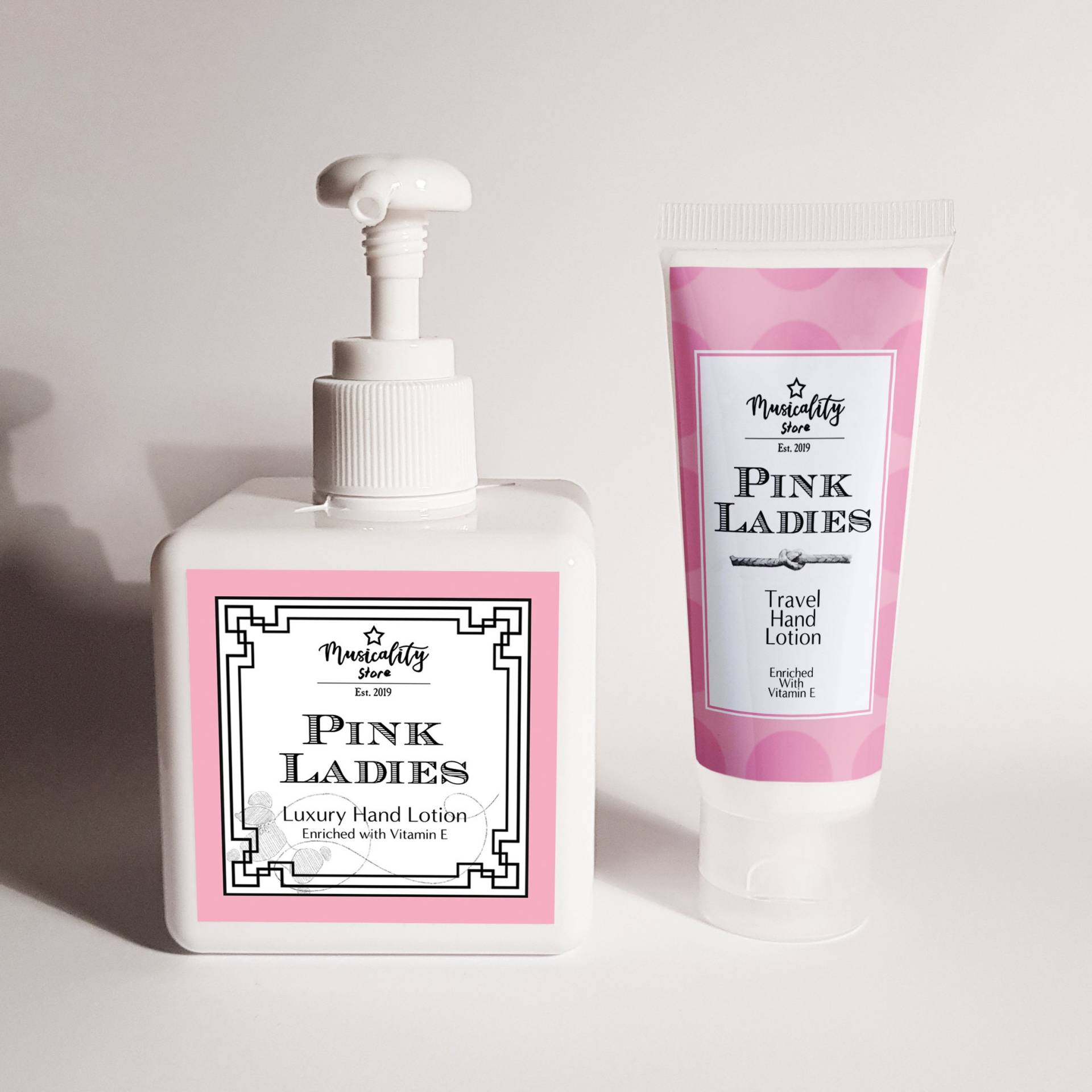Vorbestellung | 7. Juli - Luxus-Grease Inspirierte "Pink Ladies" Hand Lotion | Musiktheater Handcreme Brocante Geschenke Vorbestellung | 7. Juli - Luxus-Grease Inspirierte "Pink Ladies" Hand Lotion | Musiktheater Handcreme Brocante Geschenke von Etsy - TheMusicalityStore1