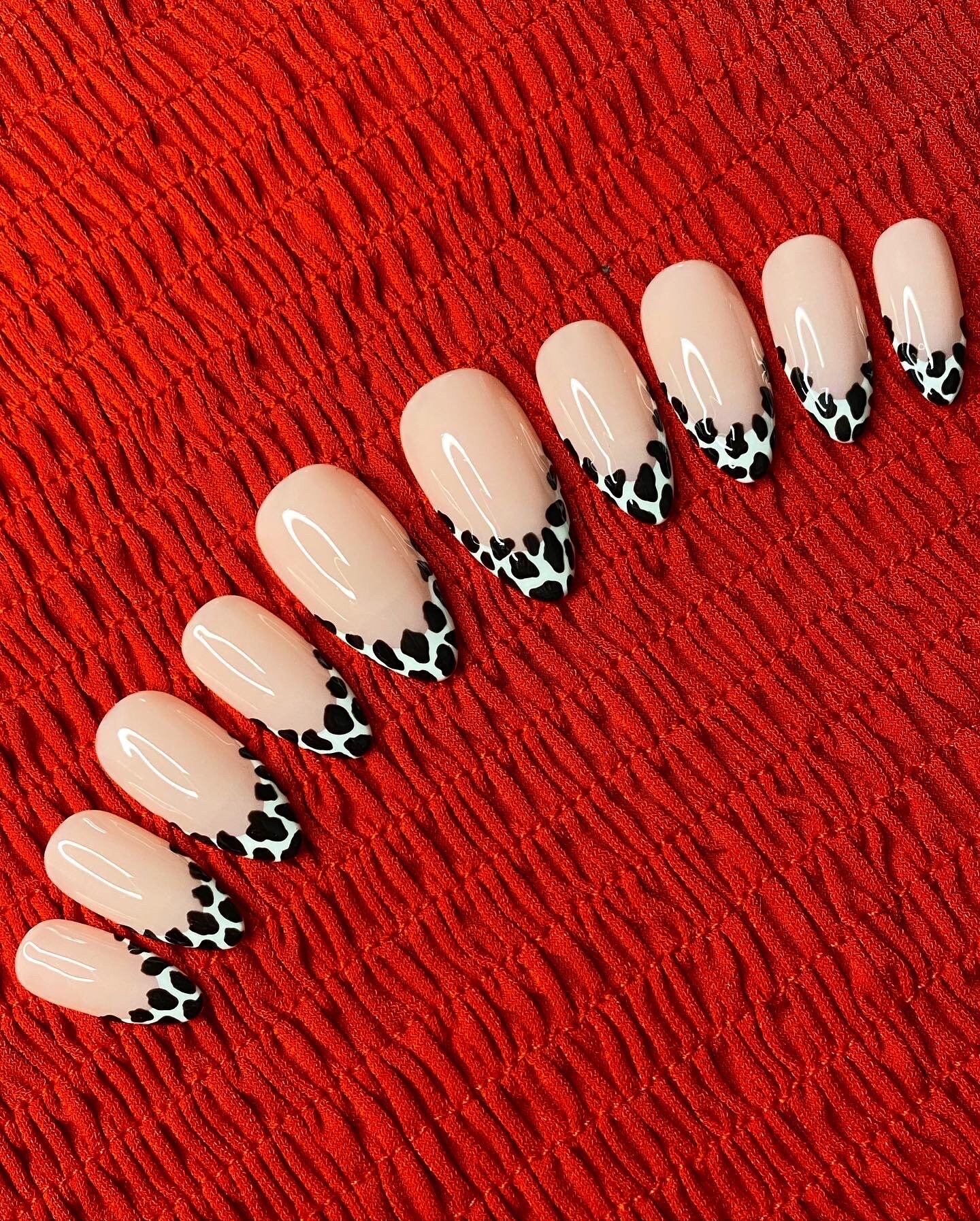 Drucknagel Set, Gelpolitur, French Pink, French Tip Cow-Print Detailing, Glänzend Drucknagel Set, Gelpolitur, French Pink, French Tip Cow-Print Detailing, Glänzend von Etsy - TheNailArtStudio