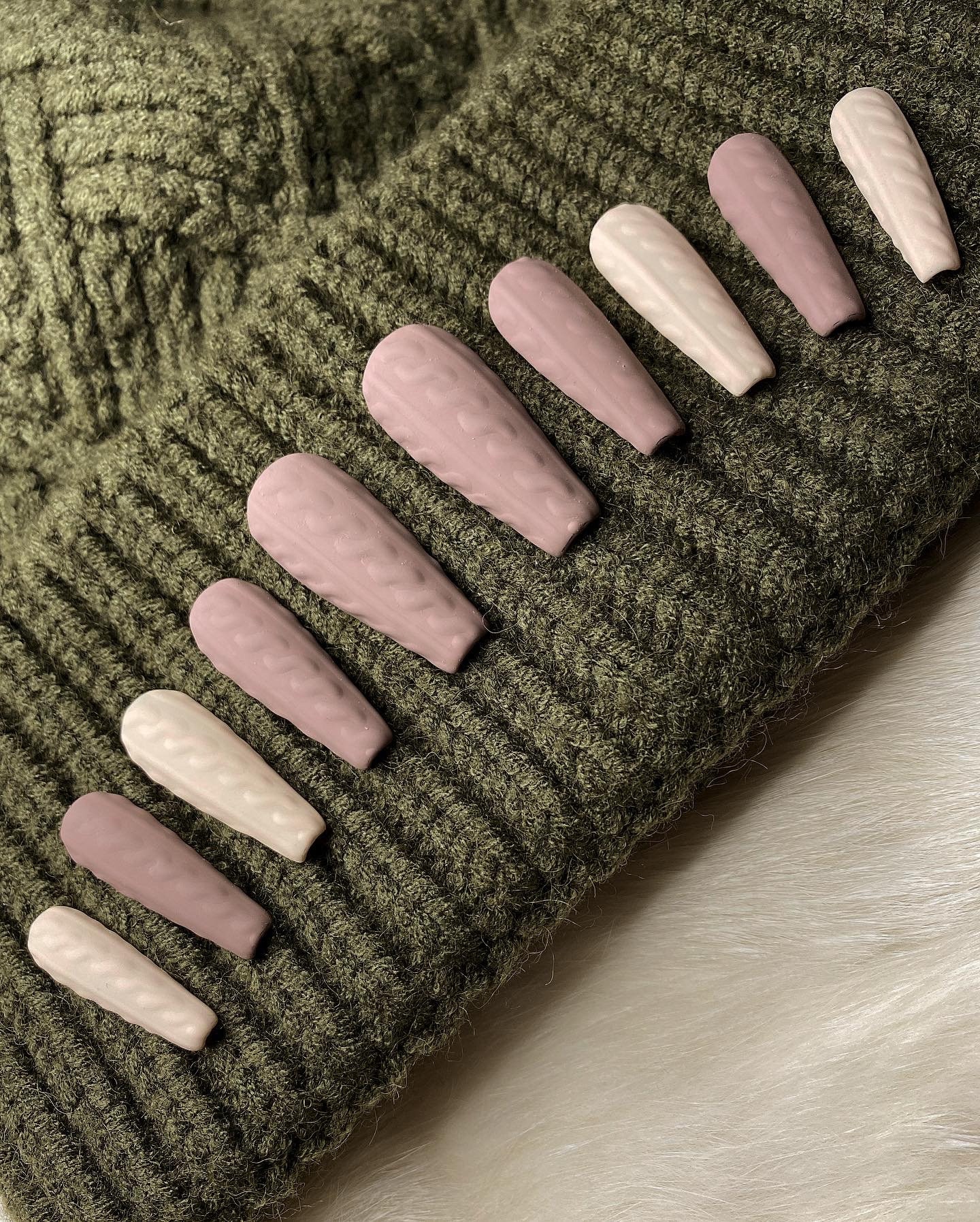 Nagel-Set, Gellack, Weihnachten, Braun Und Beige, Strickpullover Detailing, Matt Nagel-Set, Gellack, Weihnachten, Braun Und Beige, Strickpullover Detailing, Matt von Etsy - TheNailArtStudio