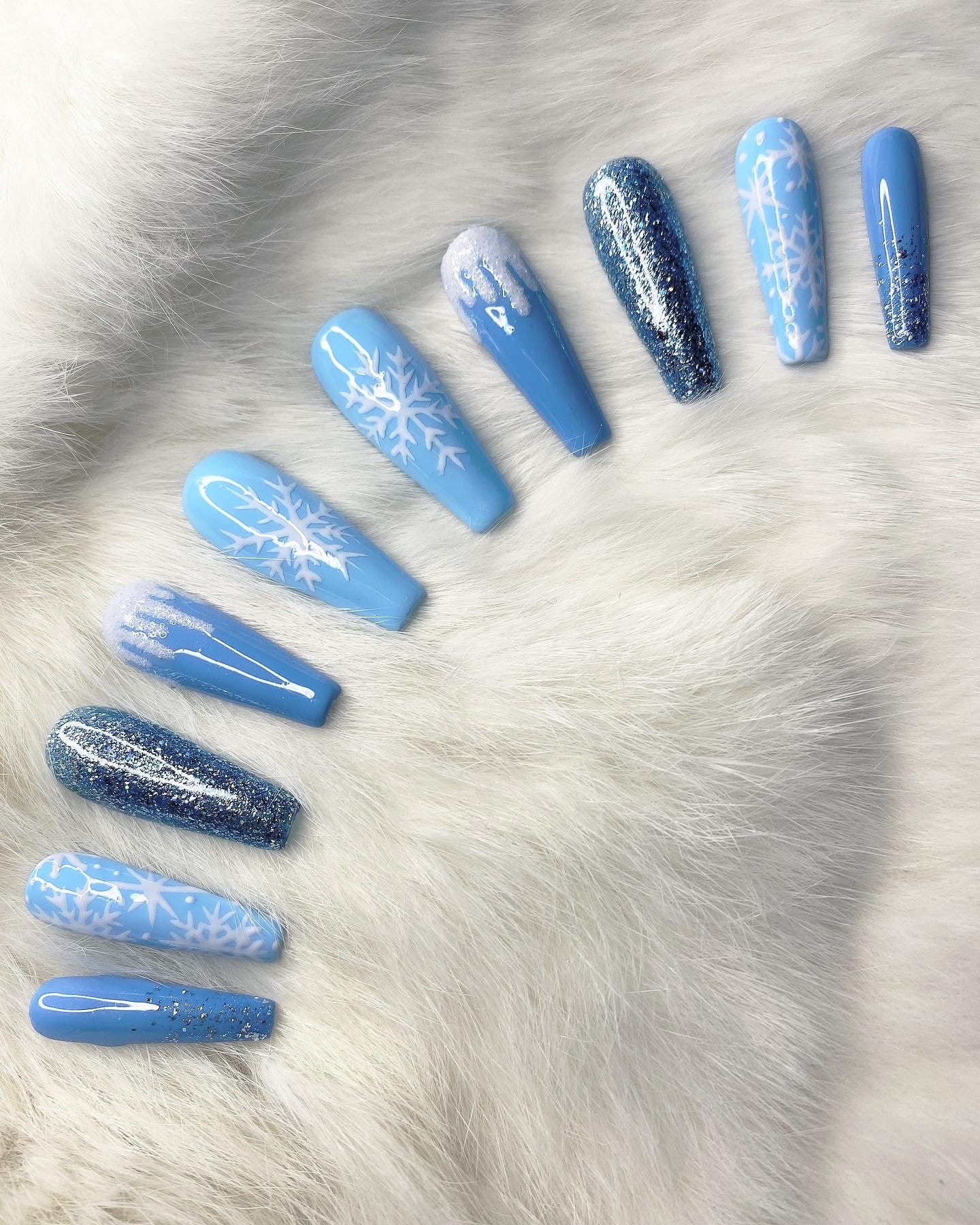 Nagel-Set, Gellack, Winter, Hellblaue Farbe, Glitzerakzente, Schneeflocke Detailierung, Glänzend Nagel-Set, Gellack, Winter, Hellblaue Farbe, Glitzerakzente, Schneeflocke Detailierung, Glänzend von Etsy - TheNailArtStudio