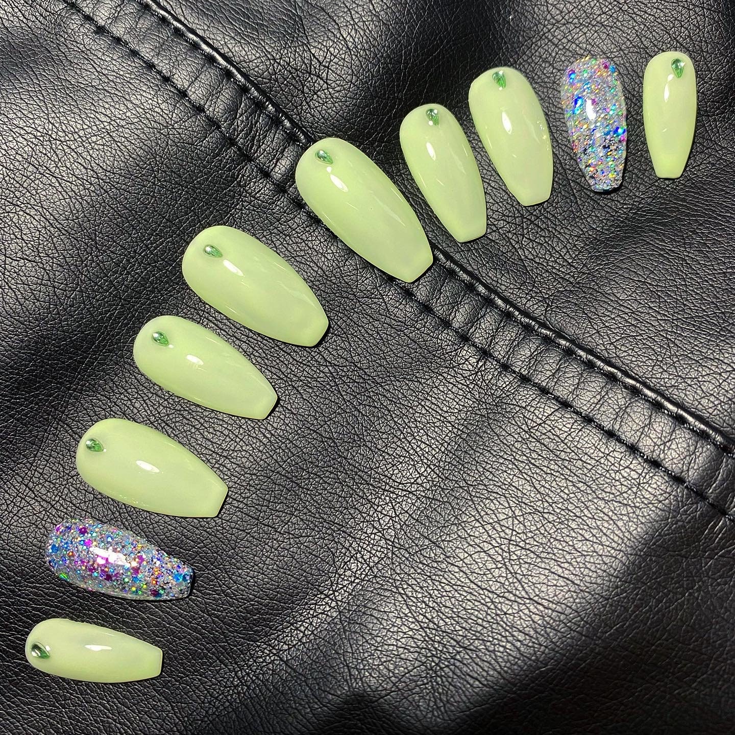 Press-On Nagel Set, Gelpolitur, Mintgrün, Glitzerakzent, Strassgrün, Glänzend Press-On Nagel Set, Gelpolitur, Mintgrün, Glitzerakzent, Strassgrün, Glänzend von Etsy - TheNailArtStudio