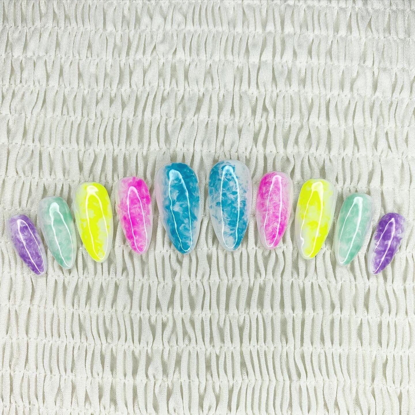 Press-On Nagel Set, Gelpolitur, Neon Farben, Blooming Tie Dye Detailing, Glänzend Press-On Nagel Set, Gelpolitur, Neon Farben, Blooming Tie Dye Detailing, Glänzend von Etsy - TheNailArtStudio