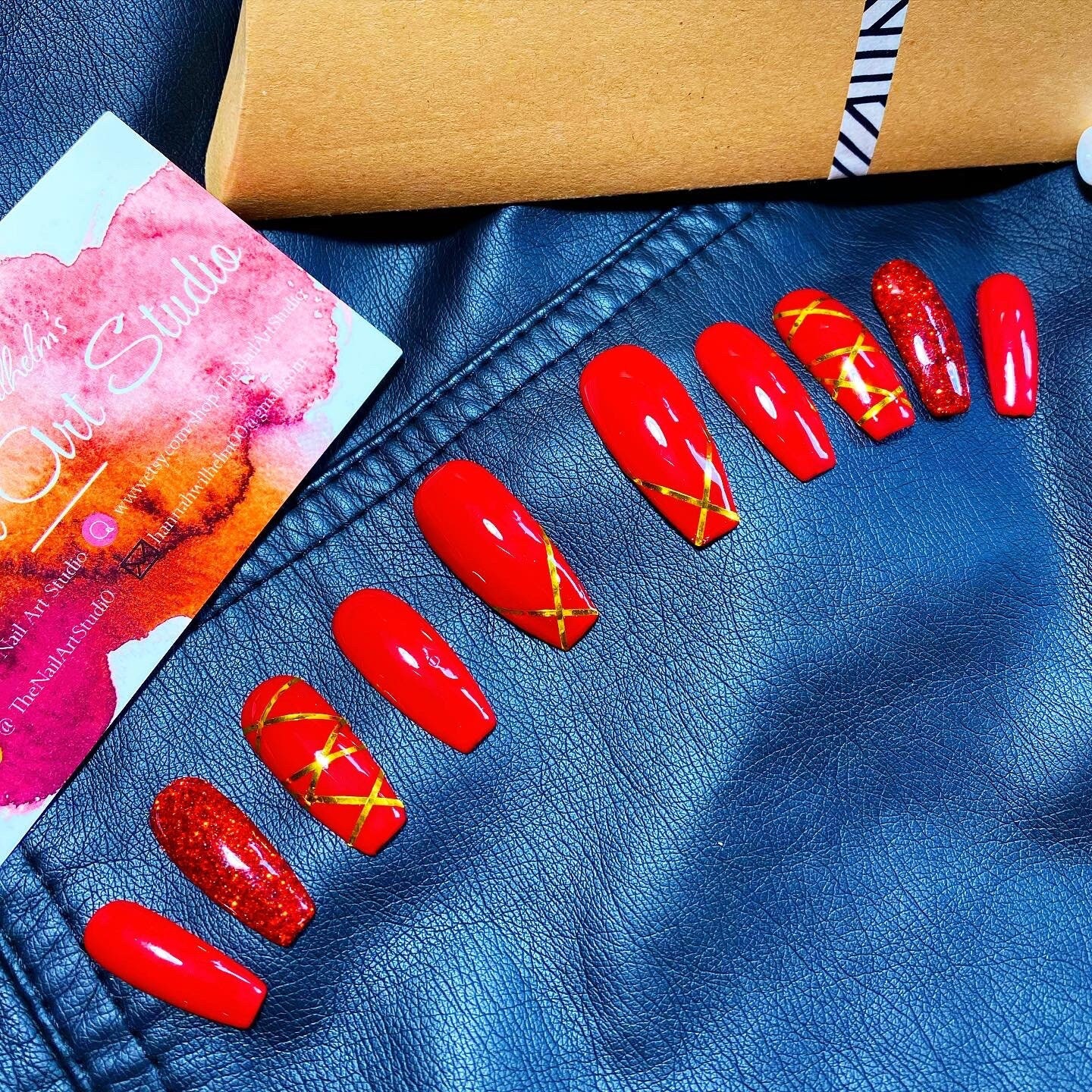 Press-On Nagel Set, Gelpolitur, Rote Farbe, Glitzer-Akzente, Gold Nagelband, Glänzend Press-On Nagel Set, Gelpolitur, Rote Farbe, Glitzer-Akzente, Gold Nagelband, Glänzend von Etsy - TheNailArtStudio