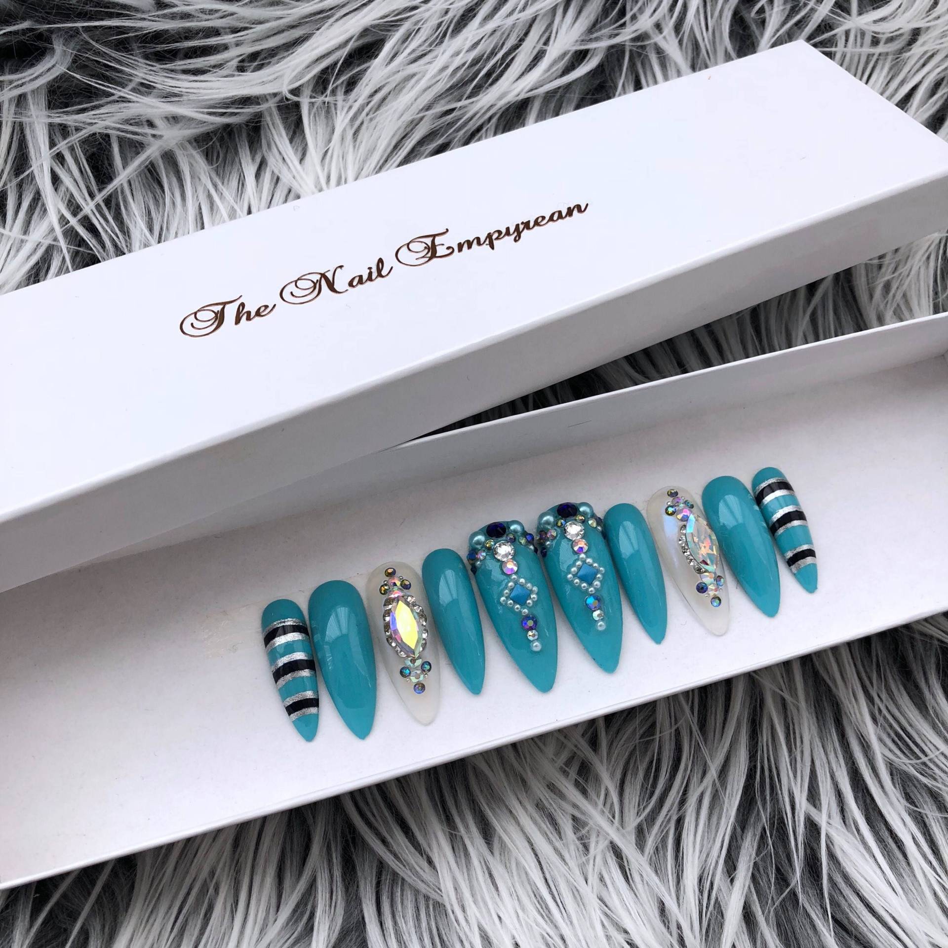 Handbemalt ~ Press On Stiletto Nails Crystal Long 3D Fake Sargnägel von Etsy - TheNailEmpyrean