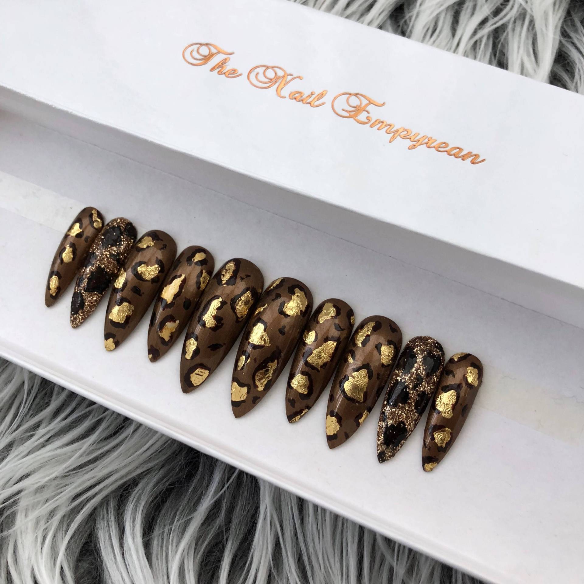Leopard Print ~ Handbemalte Nägel Glitzer Goldfolie Kunst Falsche Stiletto Nagelpresse Druck Auf von Etsy - TheNailEmpyrean