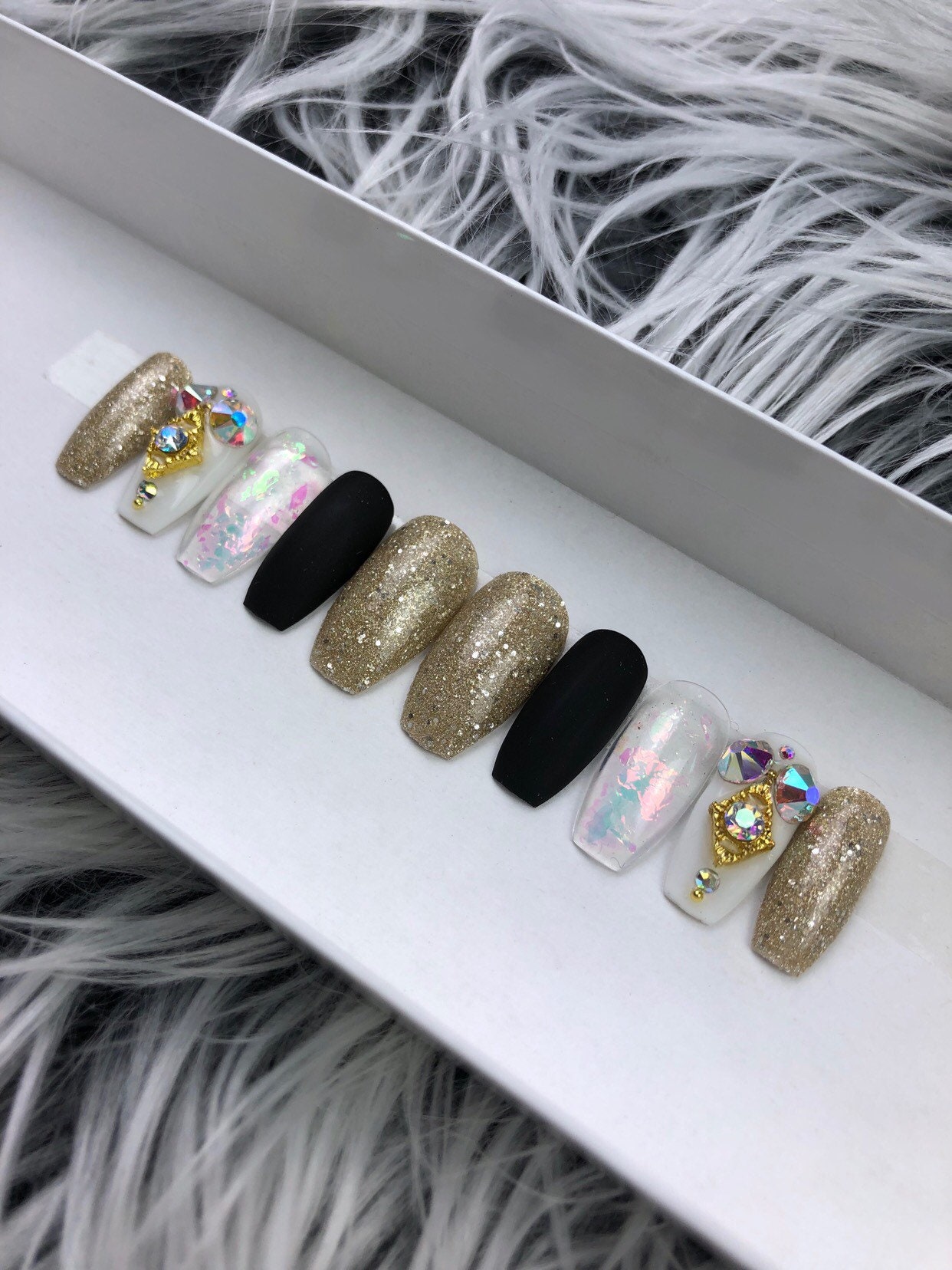 Nageldruck ~ Falsche Nägel Fake Nails Mandelnägel Glitzernägel Kristallnägel Goldnägel Gelnägel von Etsy - TheNailEmpyrean