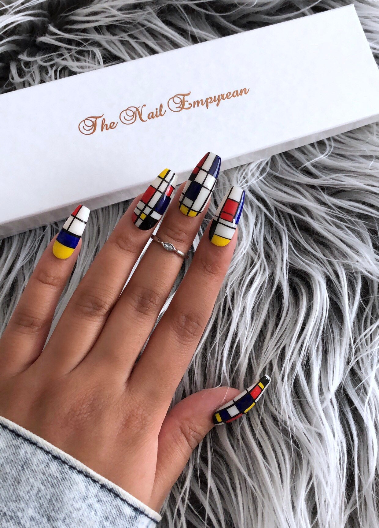 Nageldruck ~ Farbblocknägel Falsche Nägel Sargnägel Fake Lange Weiße Gelnägel von Etsy - TheNailEmpyrean
